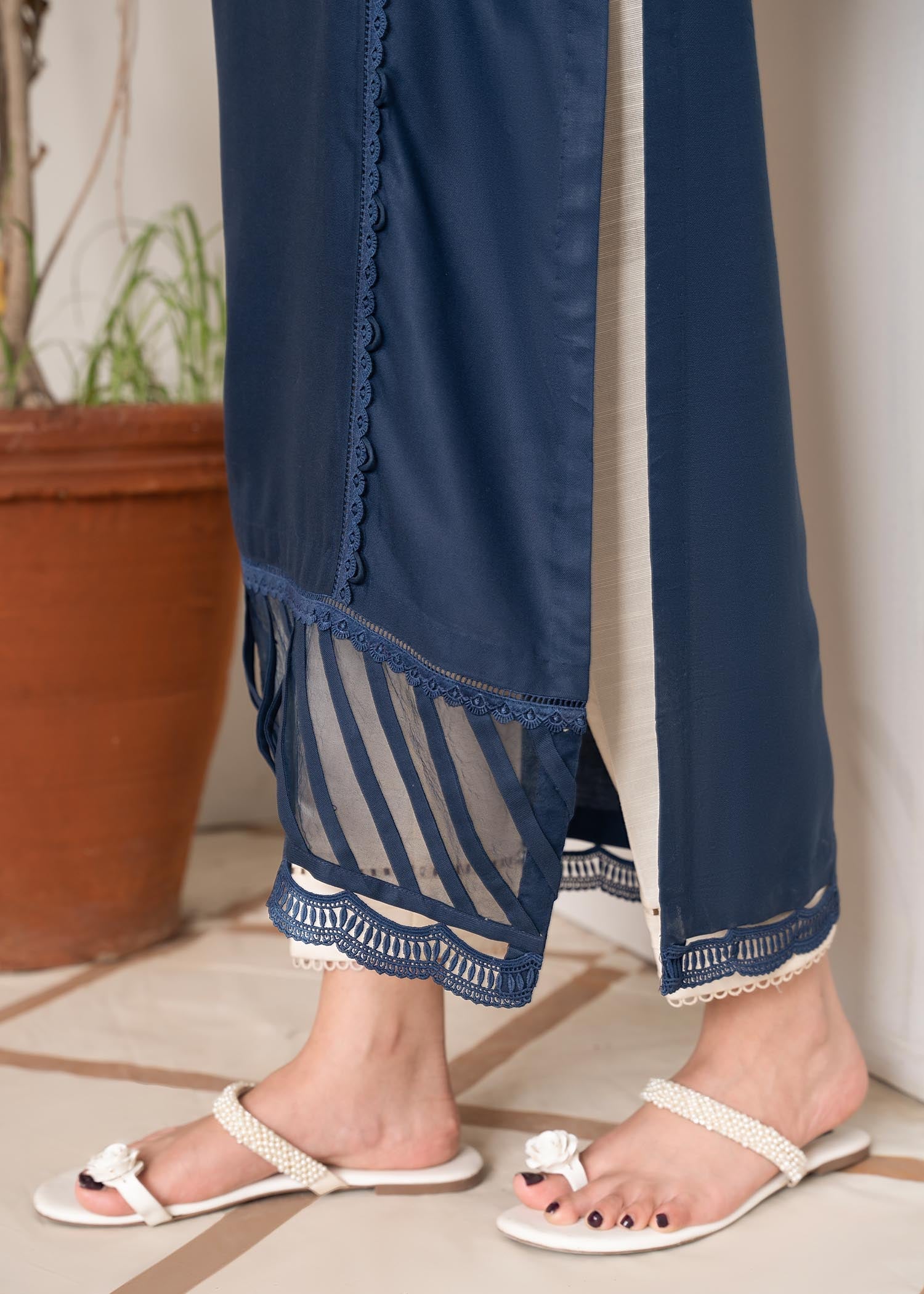 Vitalia Prussian Women 2pcs