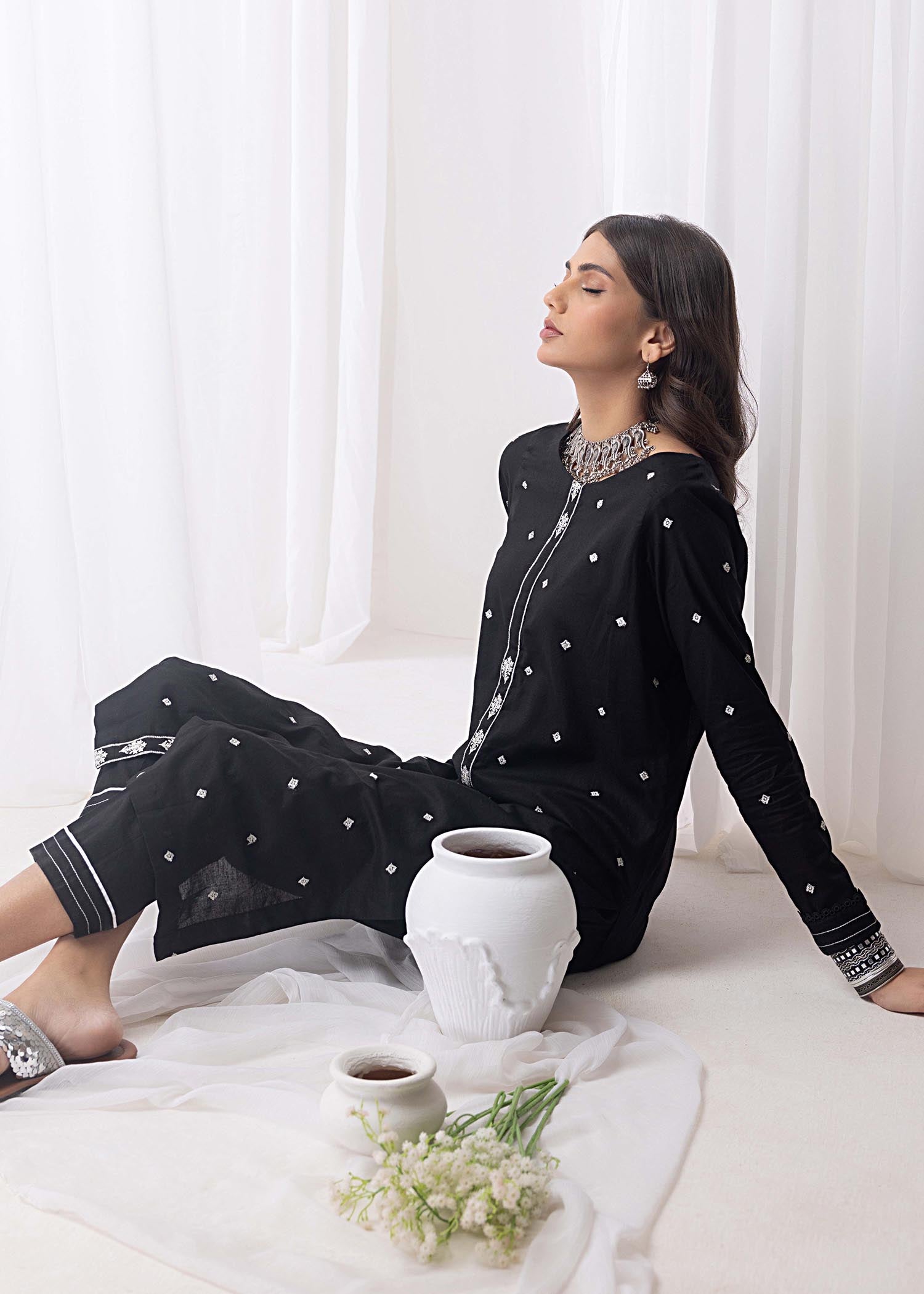 Meeraki EBON BLACK Women 2pcs