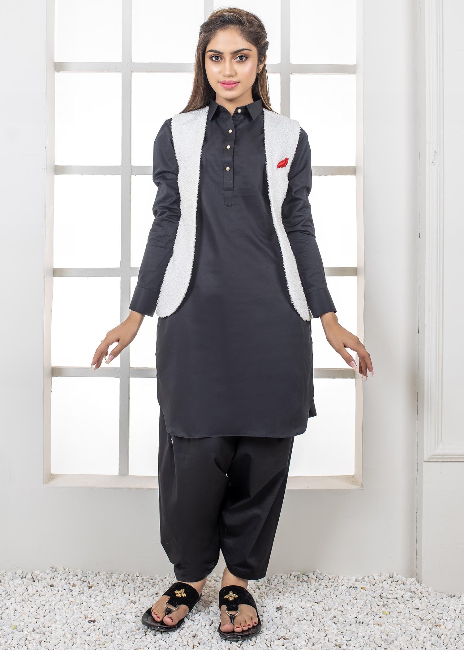 J Pardesi Al Aris Broshia Textured White Waistcoat For Women Women 1pcs