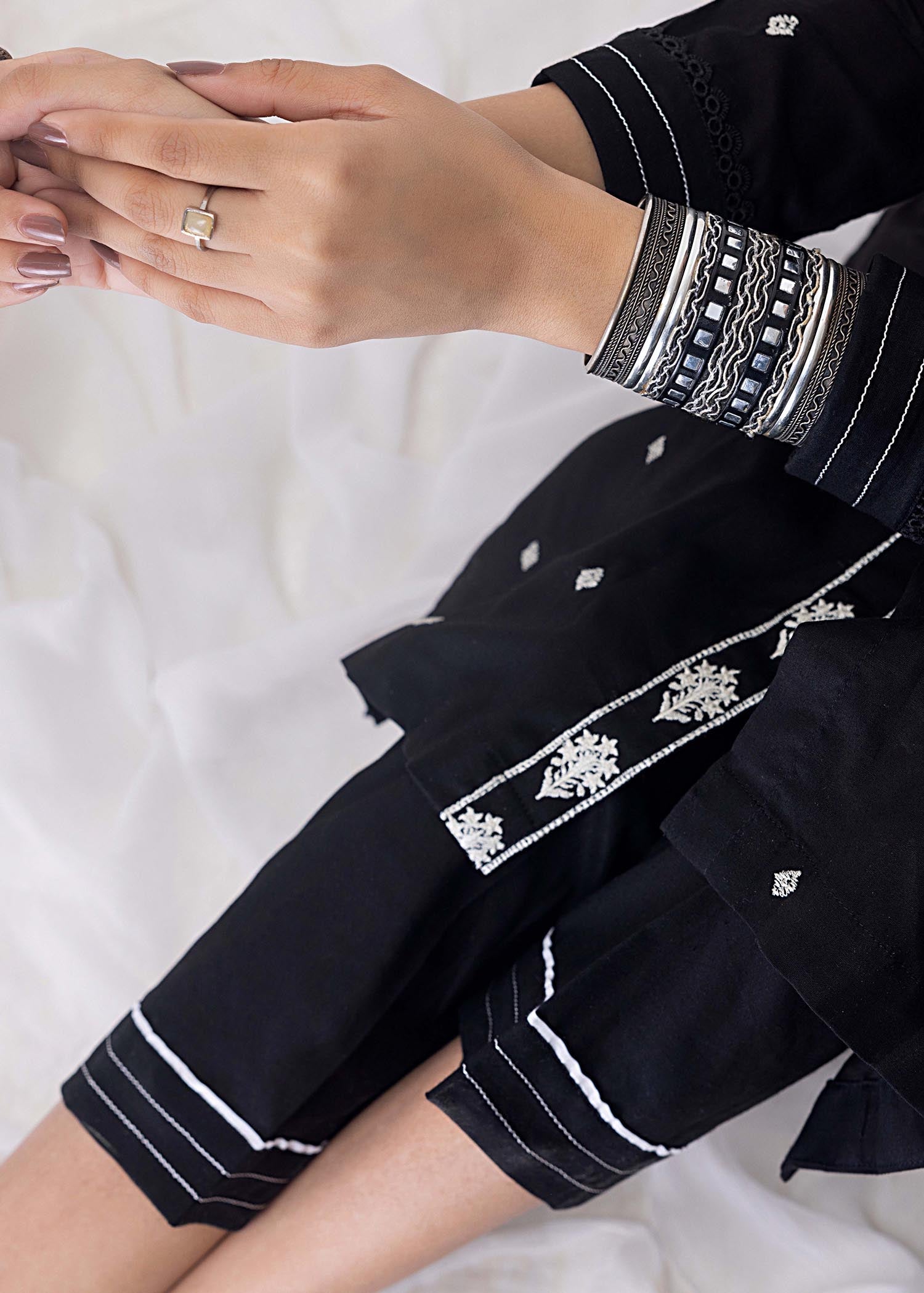 Meeraki TRICON BLACK Women 2pcs