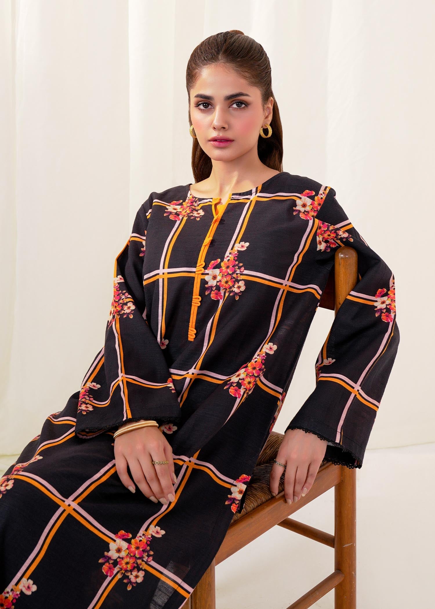 Buzzazi Black Printed Khaddar Suit Women 2pcs