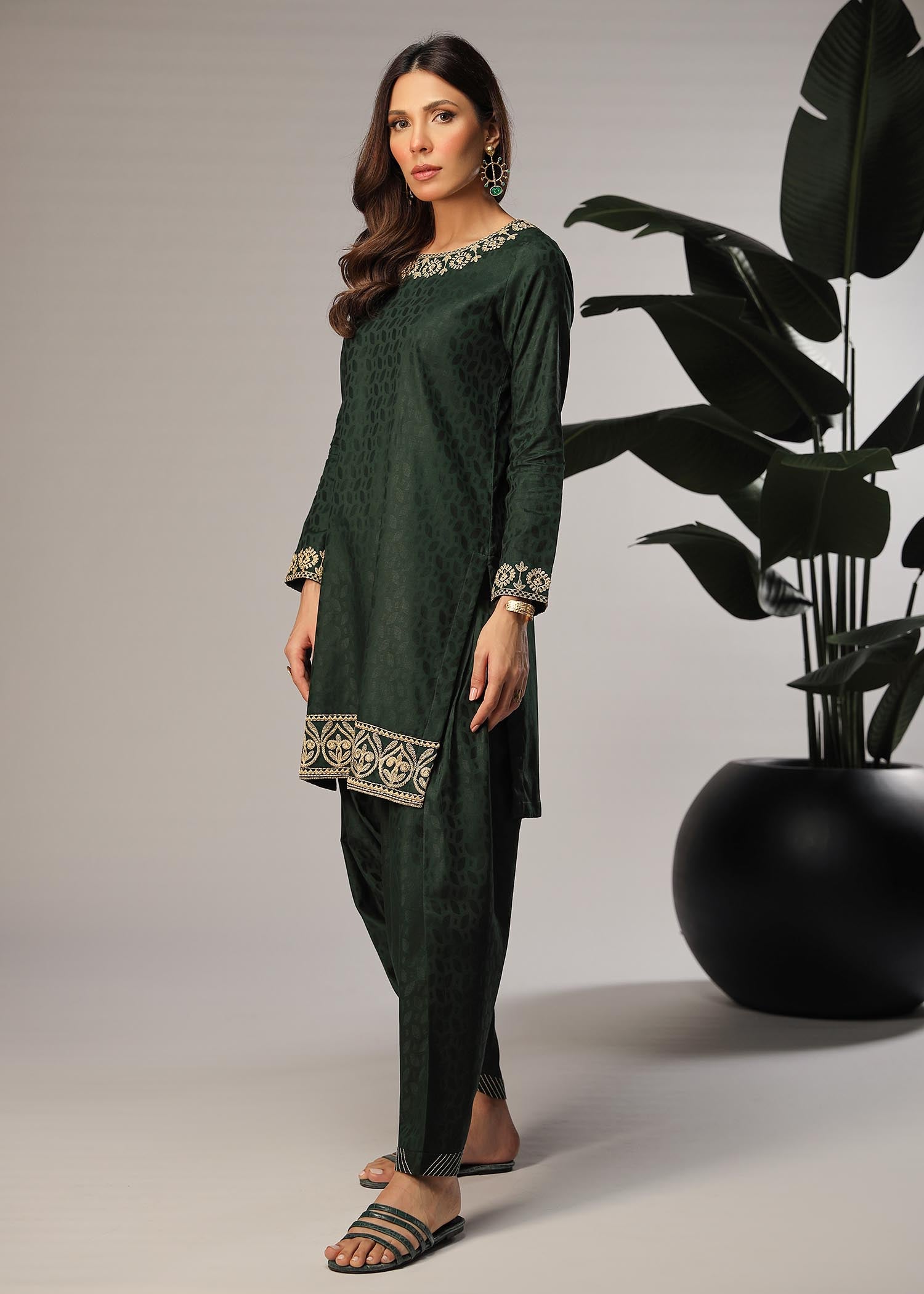 Merakish Diva Jacquard Embroidered Stitched Women 2pcs