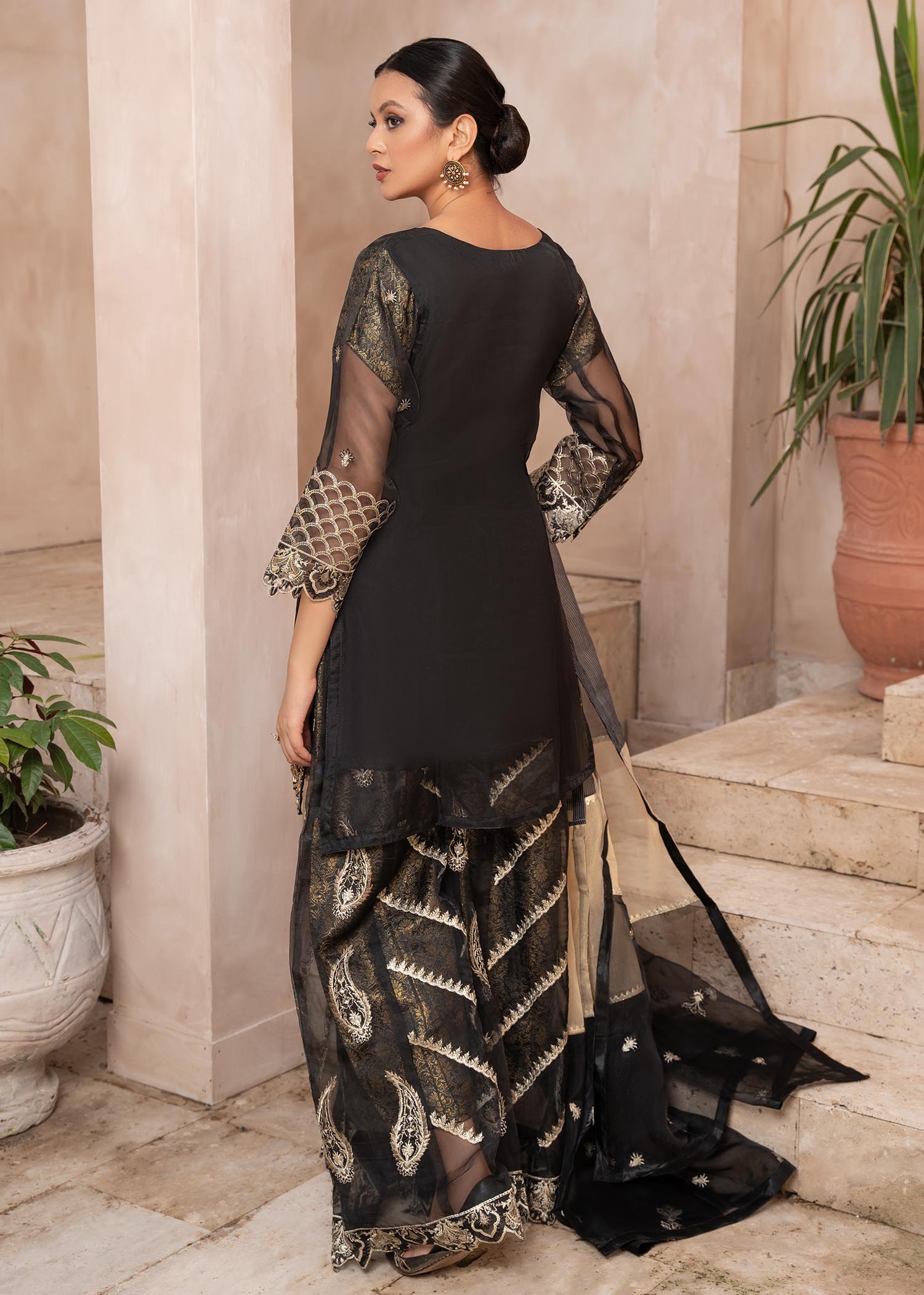 Arosa Black Beauty Women