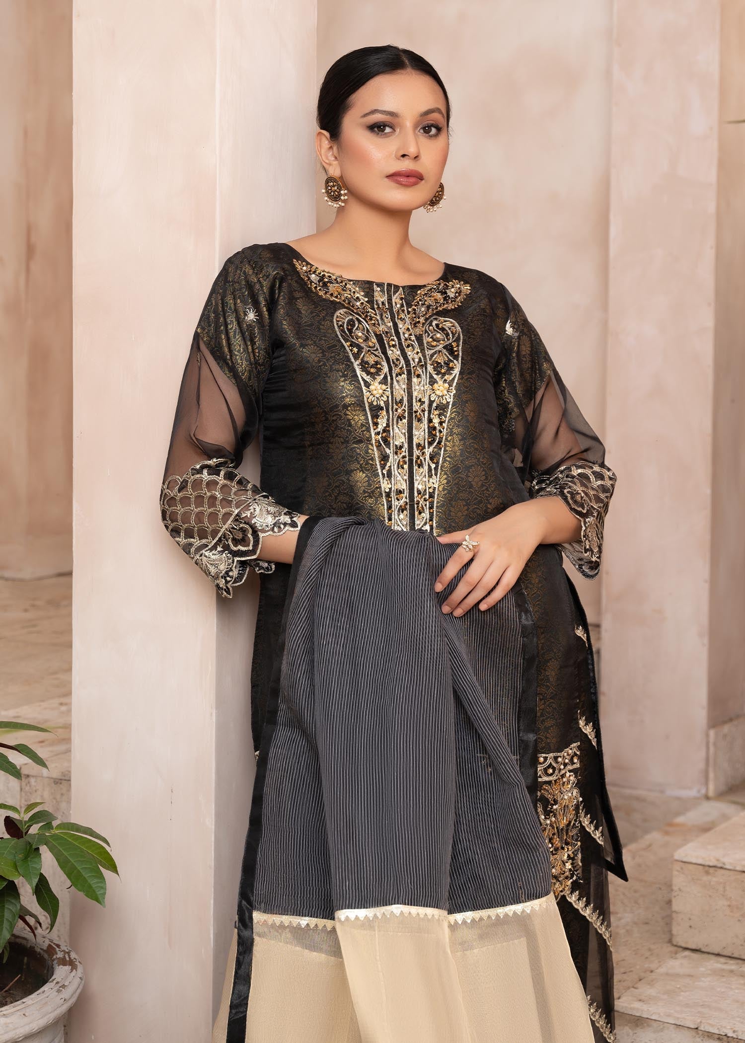 Arosa Black Beauty Women