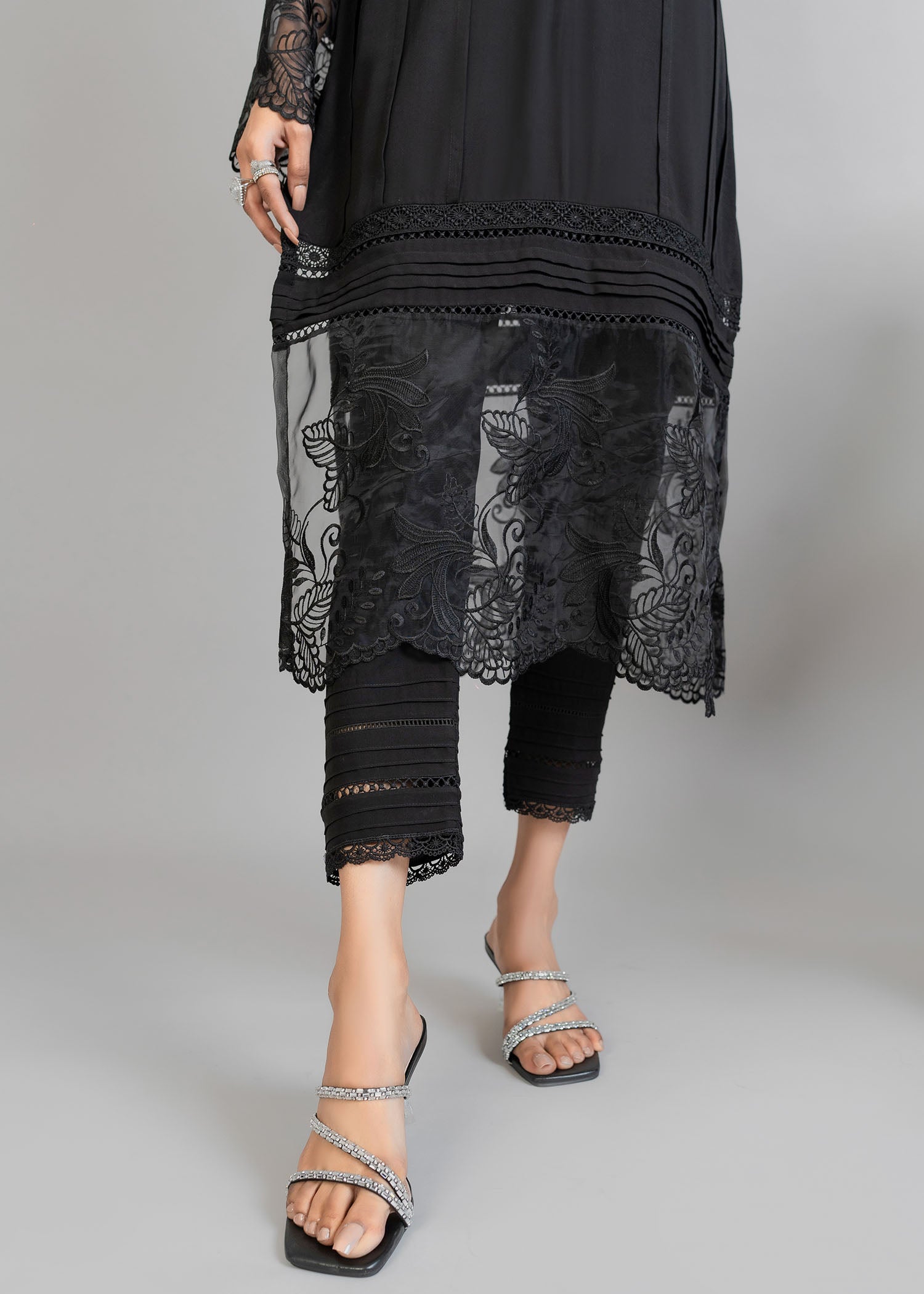 Nuqsh Classic Black With Laces Women 2pcs