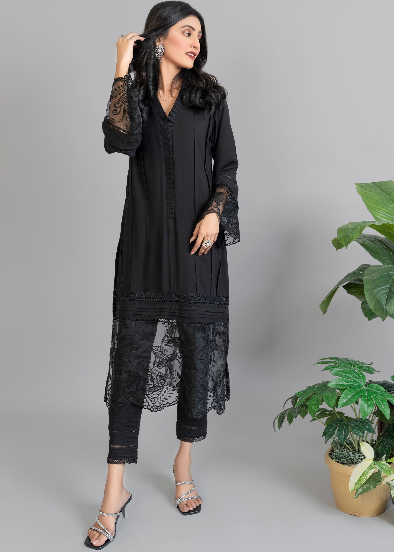 Nuqsh Classic Black With Laces Women 2pcs