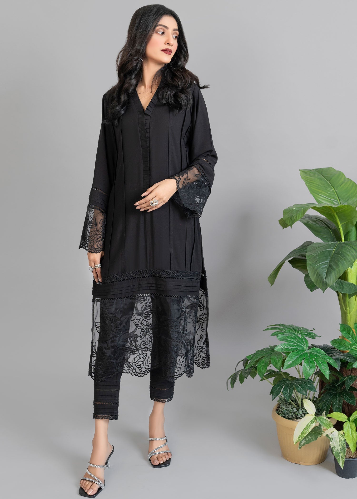 Nuqsh Classic Black With Laces Women 2pcs