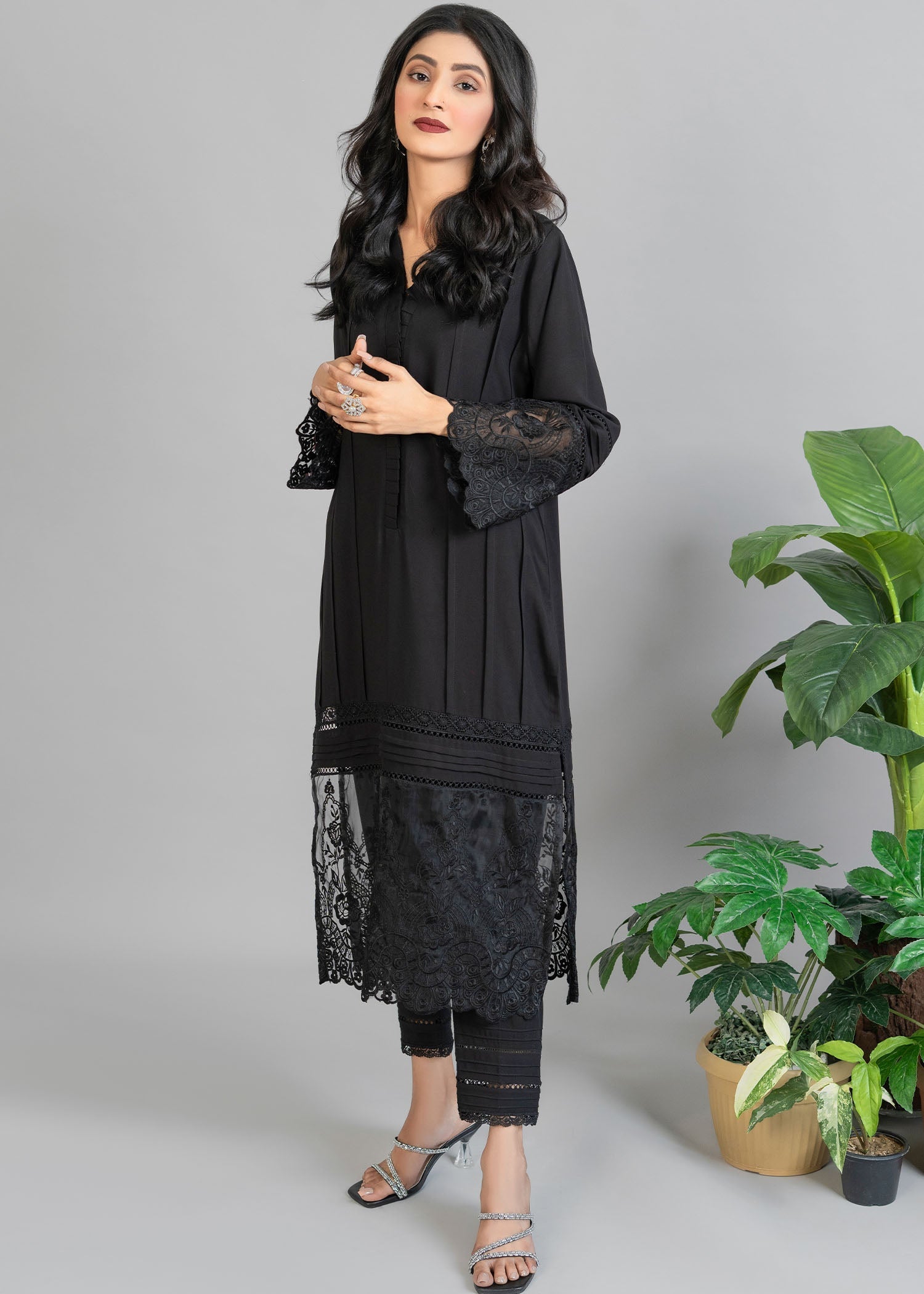 Nuqsh Classic Black With Laces Women 2pcs