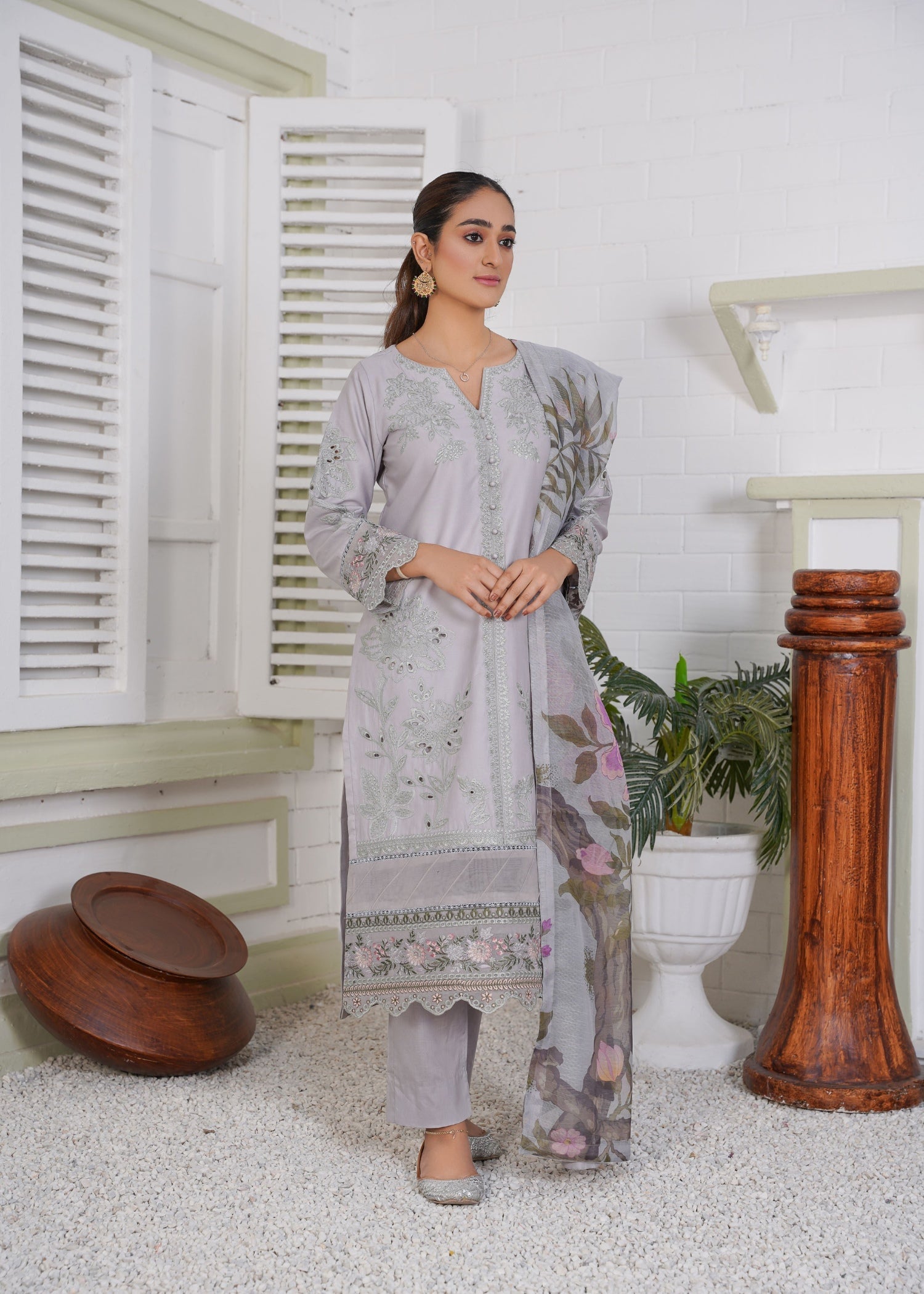 Thread & Weave By Zeplar Ready to Wear Luxury lawn Embroidered – RTWL24205 Women 3pcs