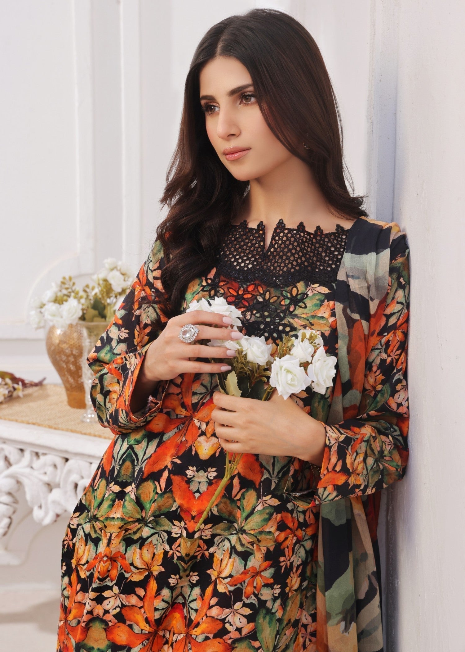 Feathers VARNIKA Women 3pcs