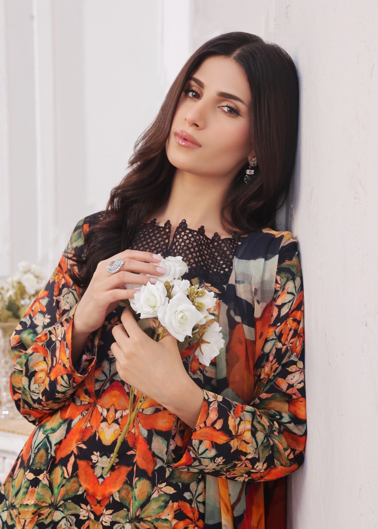 Feathers VARNIKA Women 3pcs