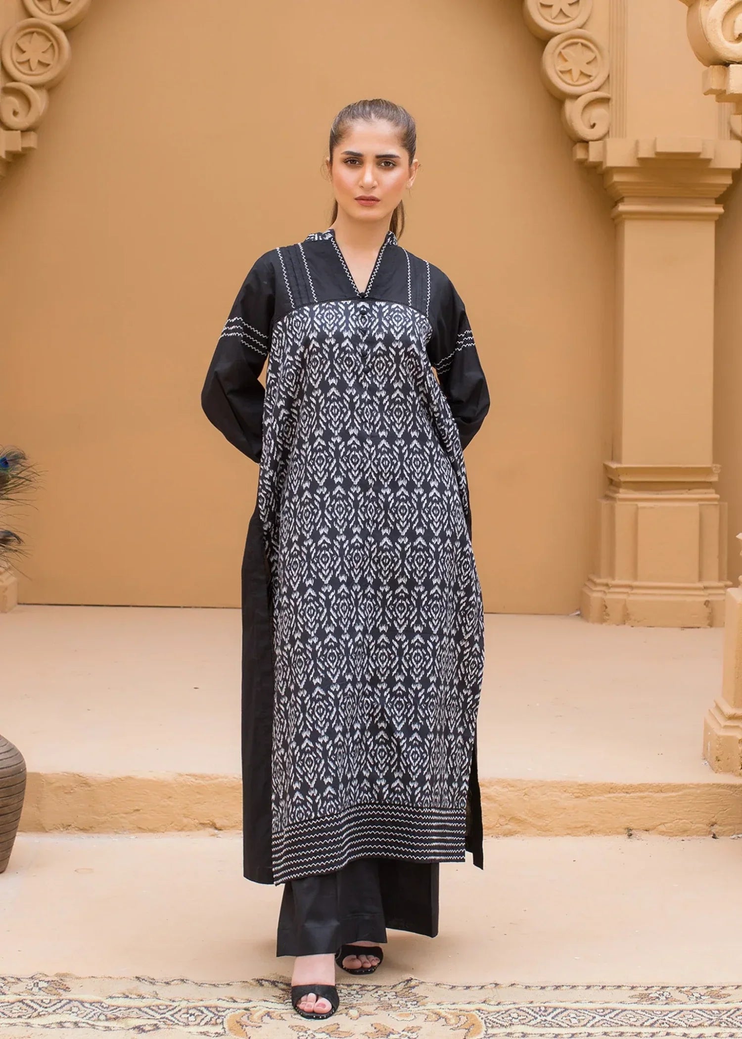 Urban Cut Printed Shirt Black Women 1pcs