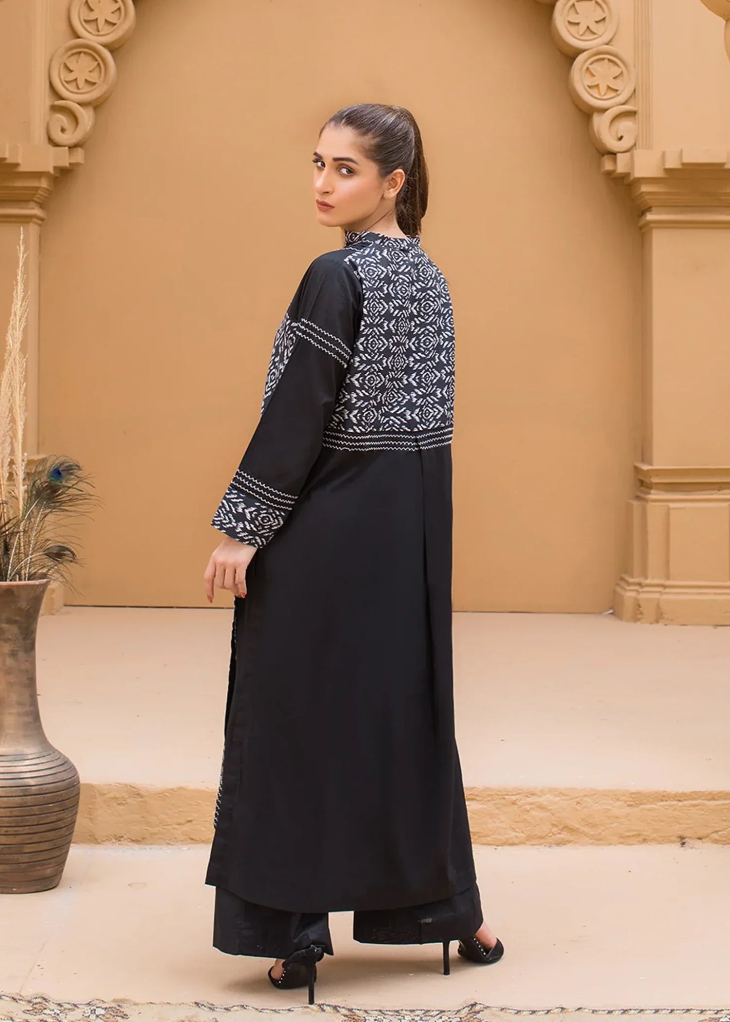 Urban Cut Printed Shirt Black Women 1pcs