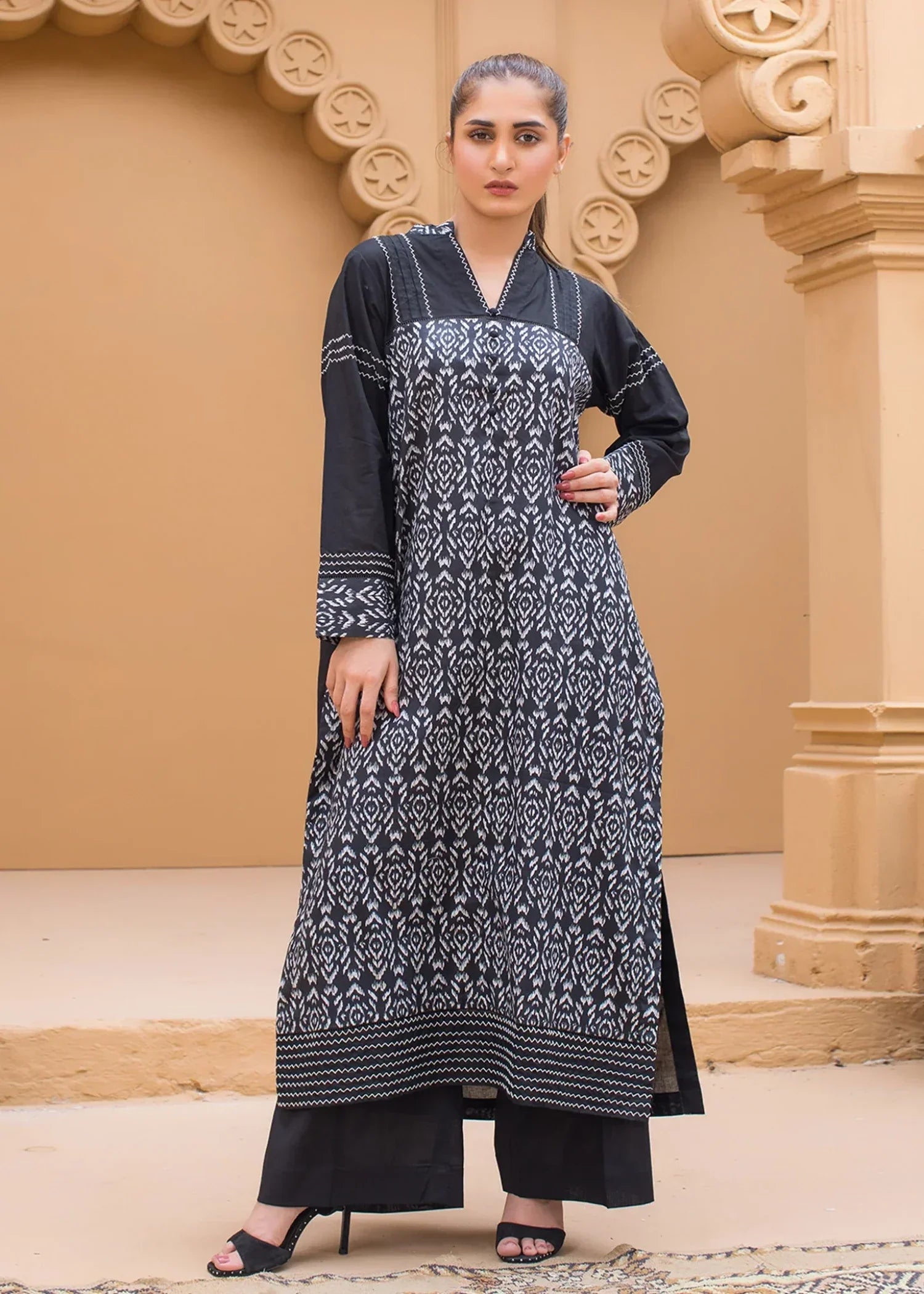 Urban Cut Printed Shirt Black Women 1pcs