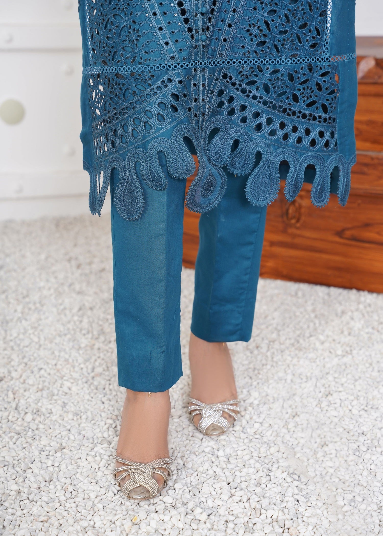 Thread & Weave By Zeplar Ready to Wear Luxury lawn Embroidered – RTWL24203 Women 3pcs