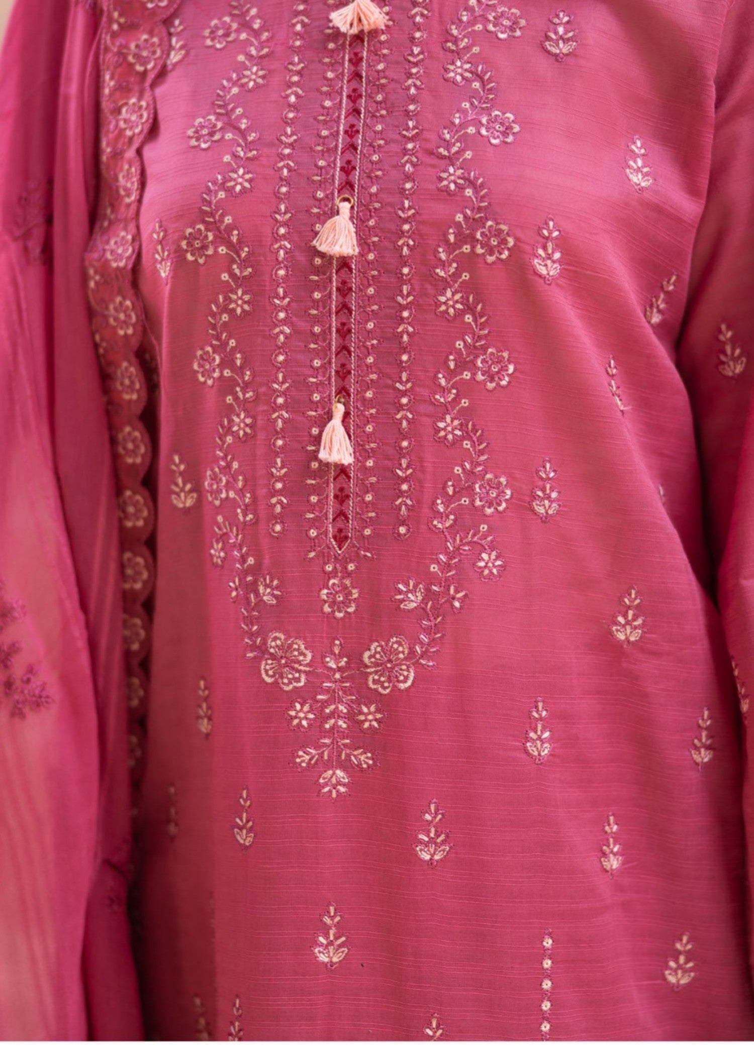 Miss & Mrs Lawn t.c embroidery. Women 3pcs