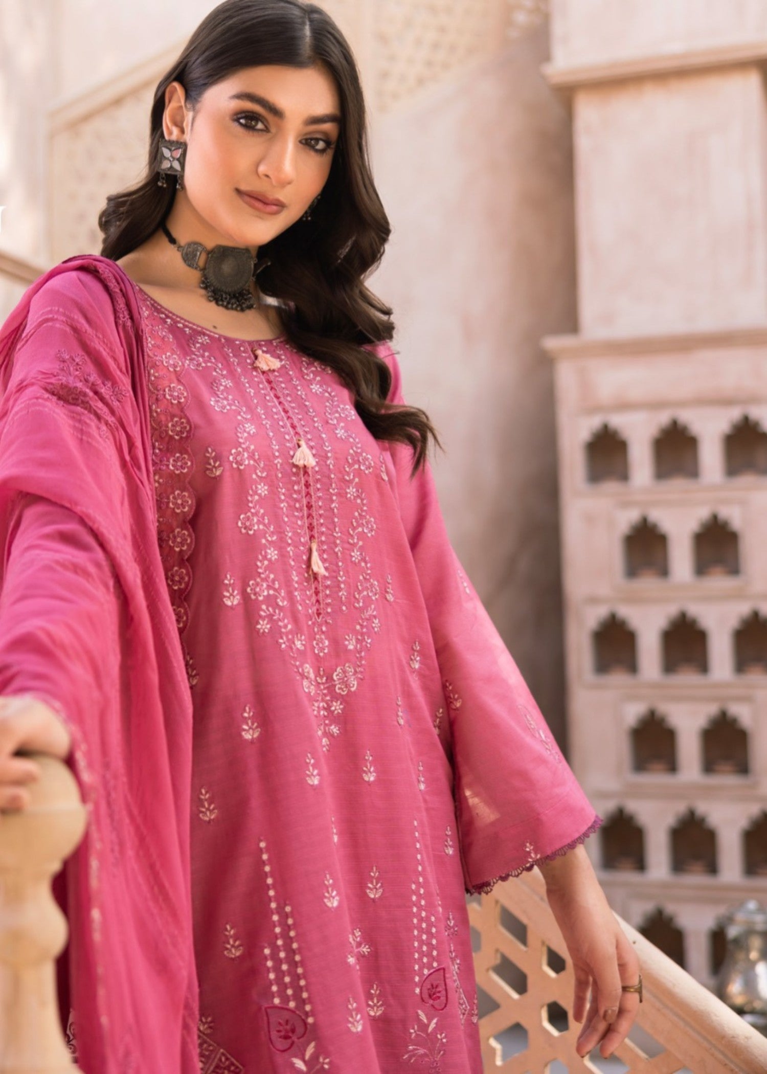 Miss & Mrs Lawn t.c embroidery. Women 3pcs