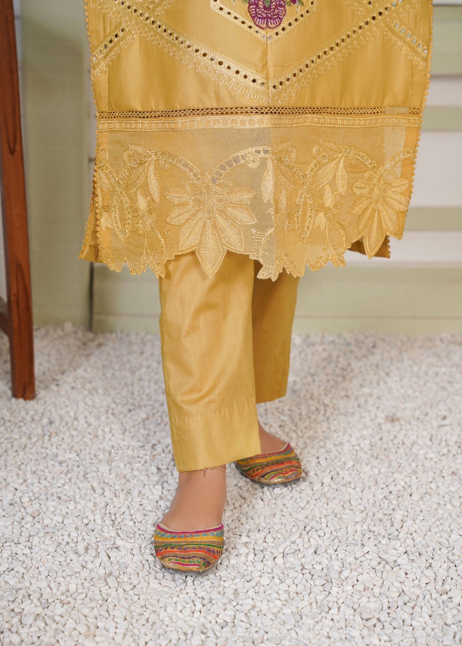 Thread & Weave By Zeplar Ready to Wear Luxury lawn Embroidered – RTWL24204 Women 3pcs