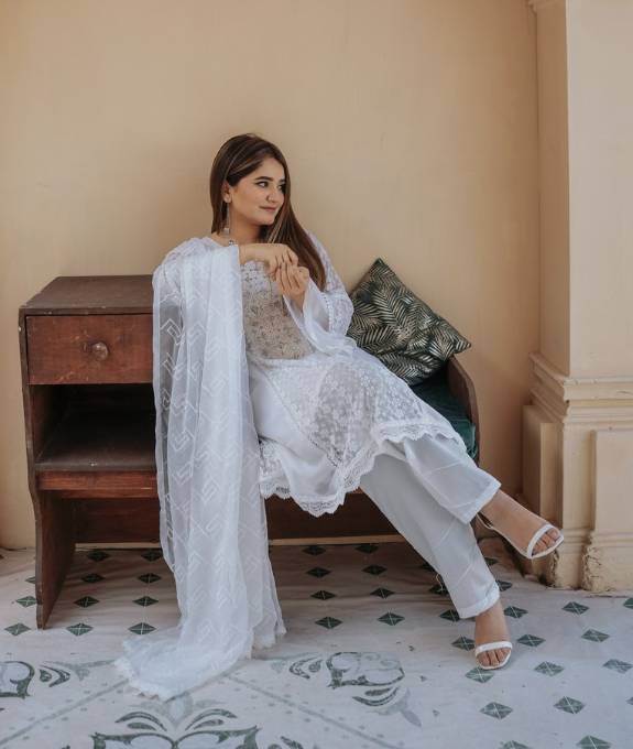 Four Season Boutique White Desert Women 3pcs