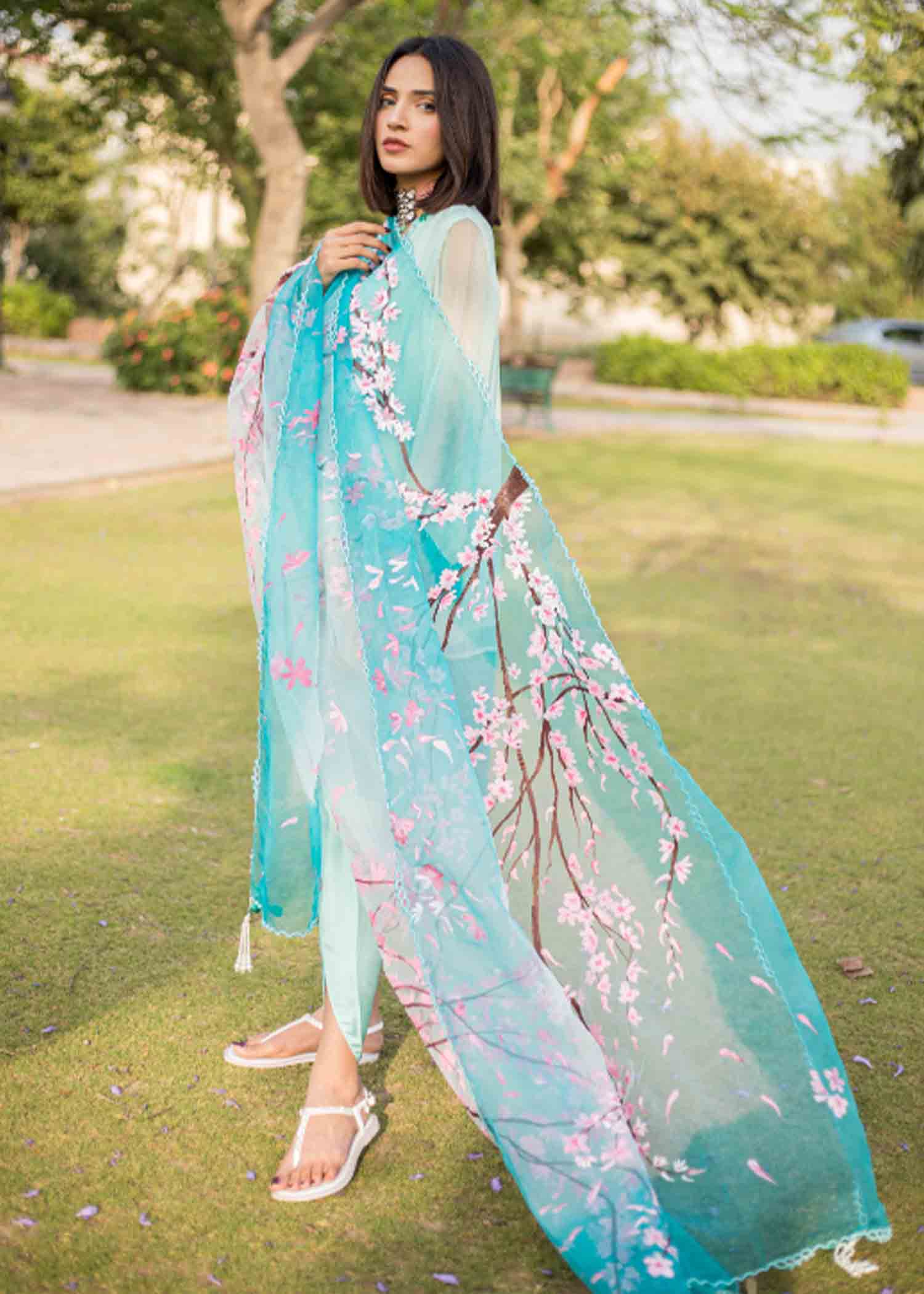 Manaal Arfeen Blossoms Dilkash Women 3pcs