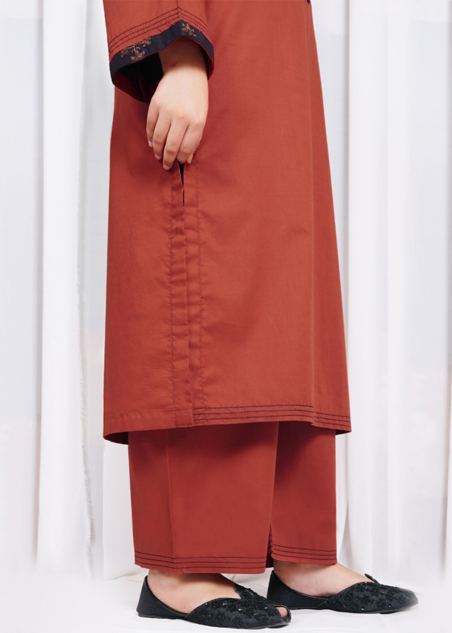 Pretbee Rust Embroidered Cotton Kurta Set Women 2pcs