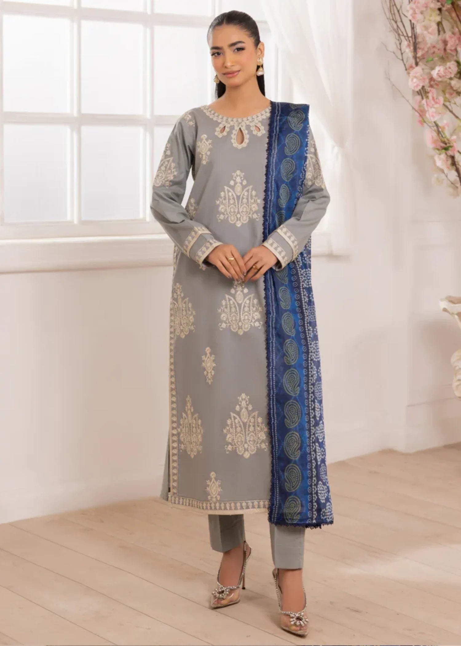 Mohagni ZE 03 LAWN EMBROIDERED STITCHED Women 3pcs