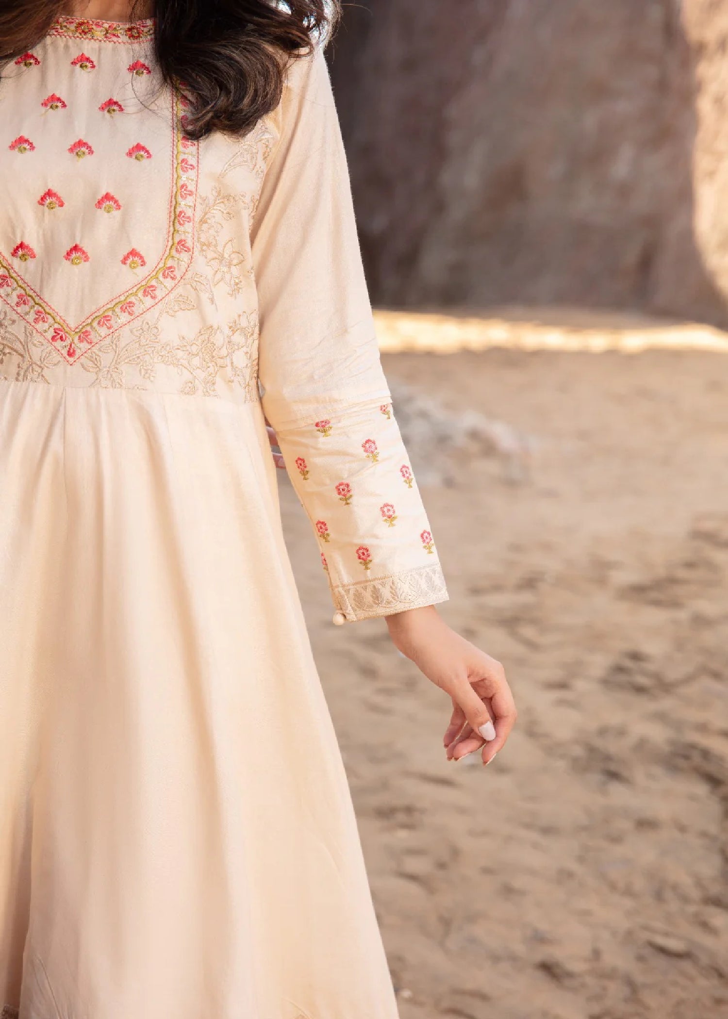 Meeraki Cave Charm Women 2pcs