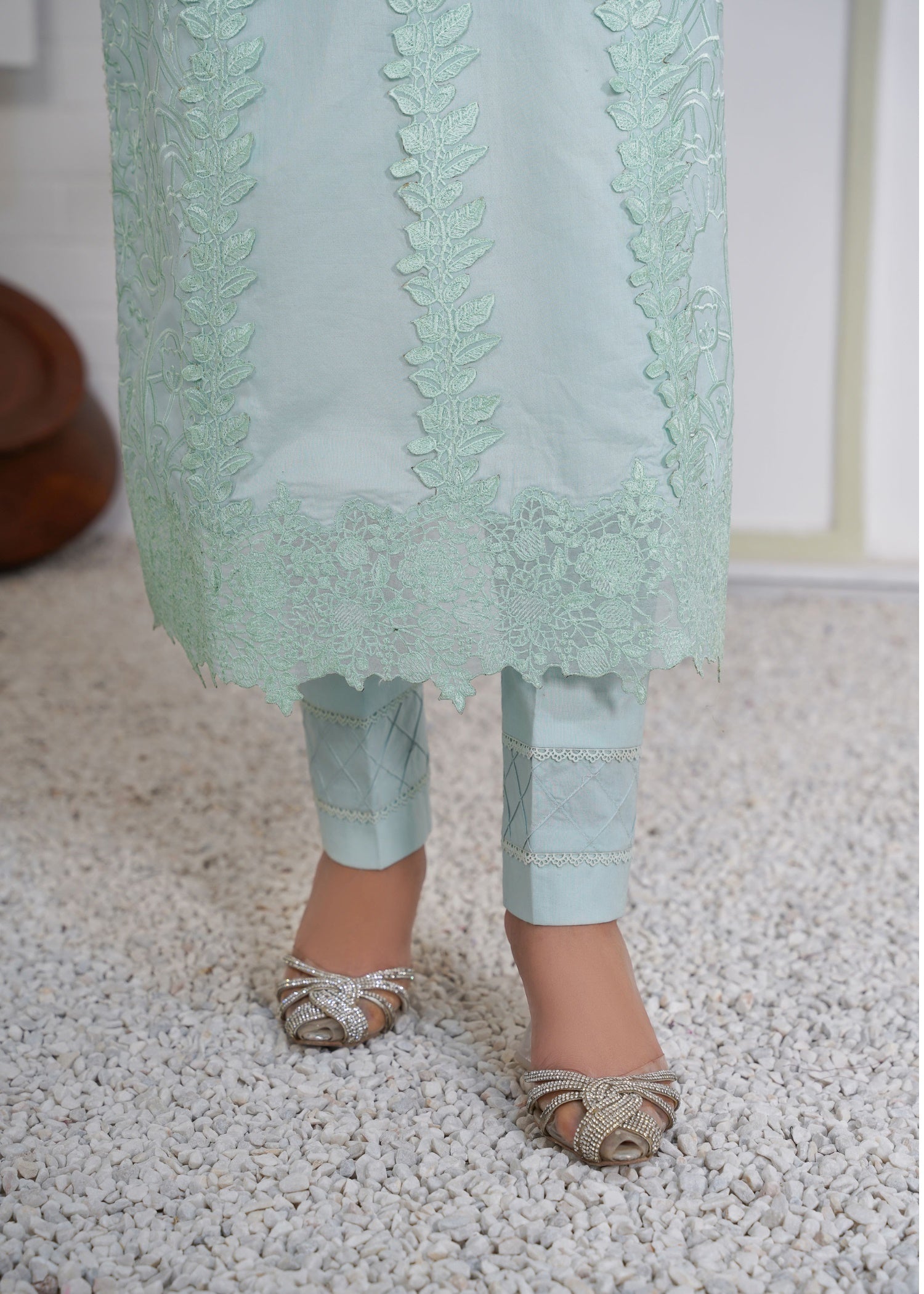 Thread & Weave By Zeplar Ready to Wear Luxury lawn Embroidered – RTWL24201 Women 3pcs