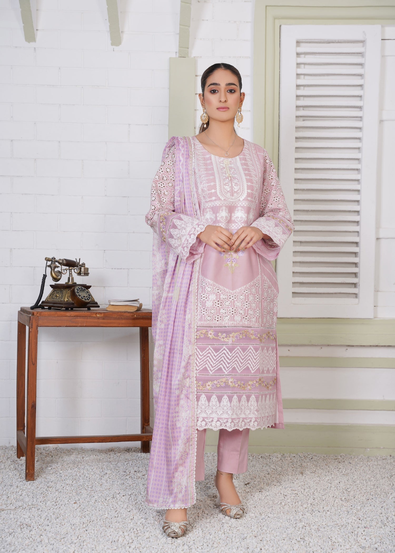 Thread & Weave By Zeplar Ready to Wear Luxury lawn Embroidered RTWL24207 Women 3pcs