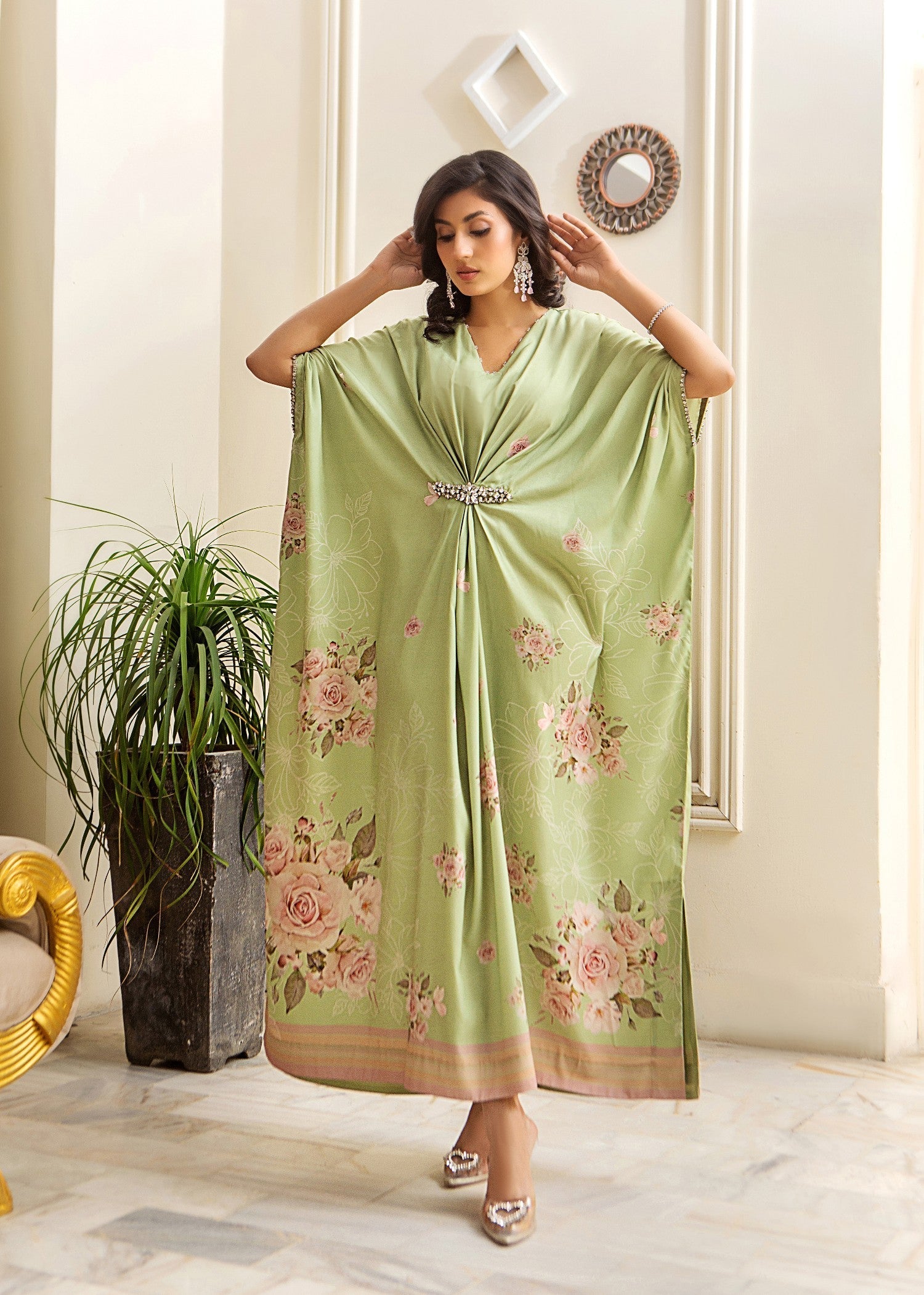 Alnuqat Zenith kaftan made in soft crepe fabric. Women 1pcs