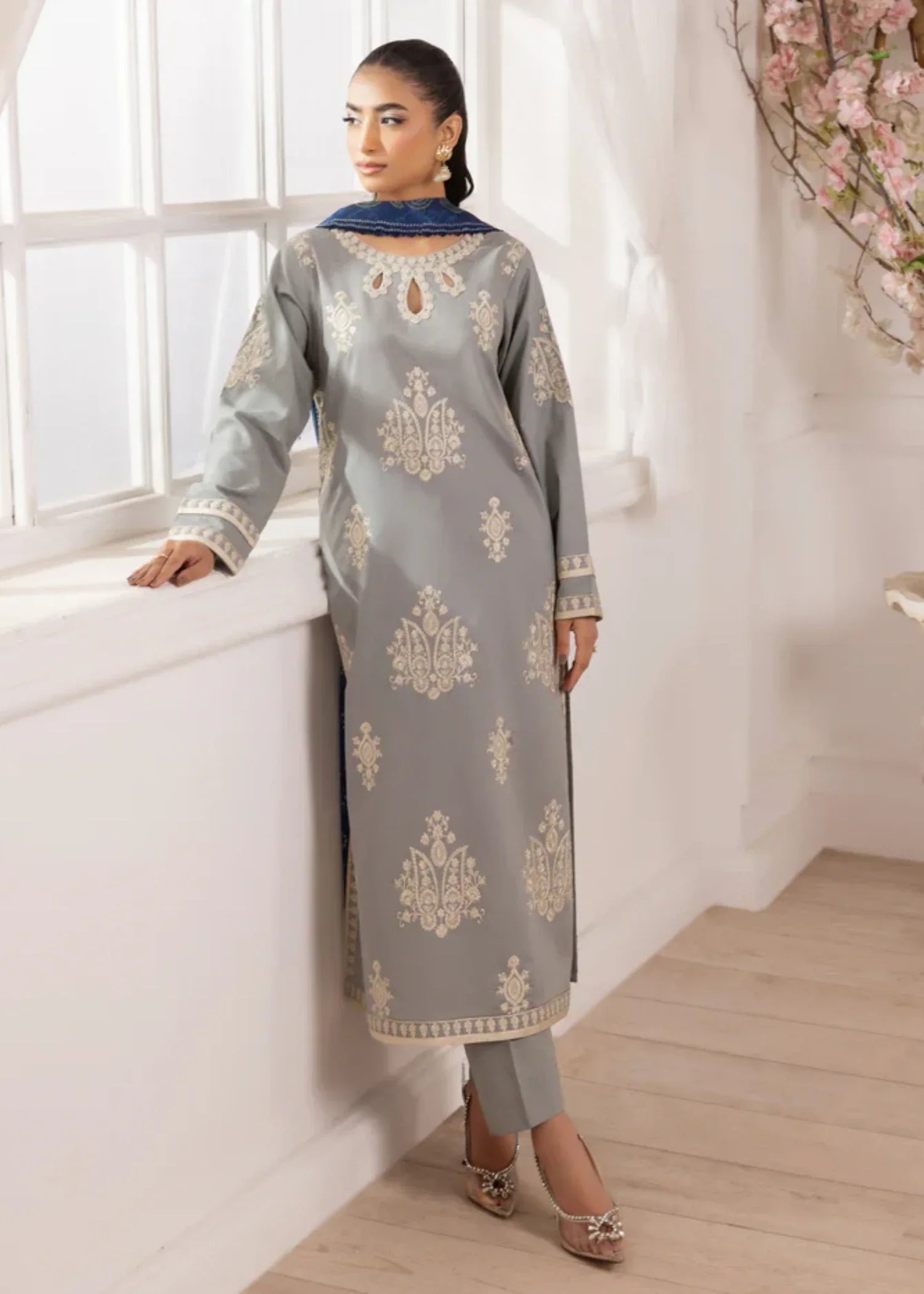 Mohagni ZE 03 LAWN EMBROIDERED STITCHED Women 3pcs