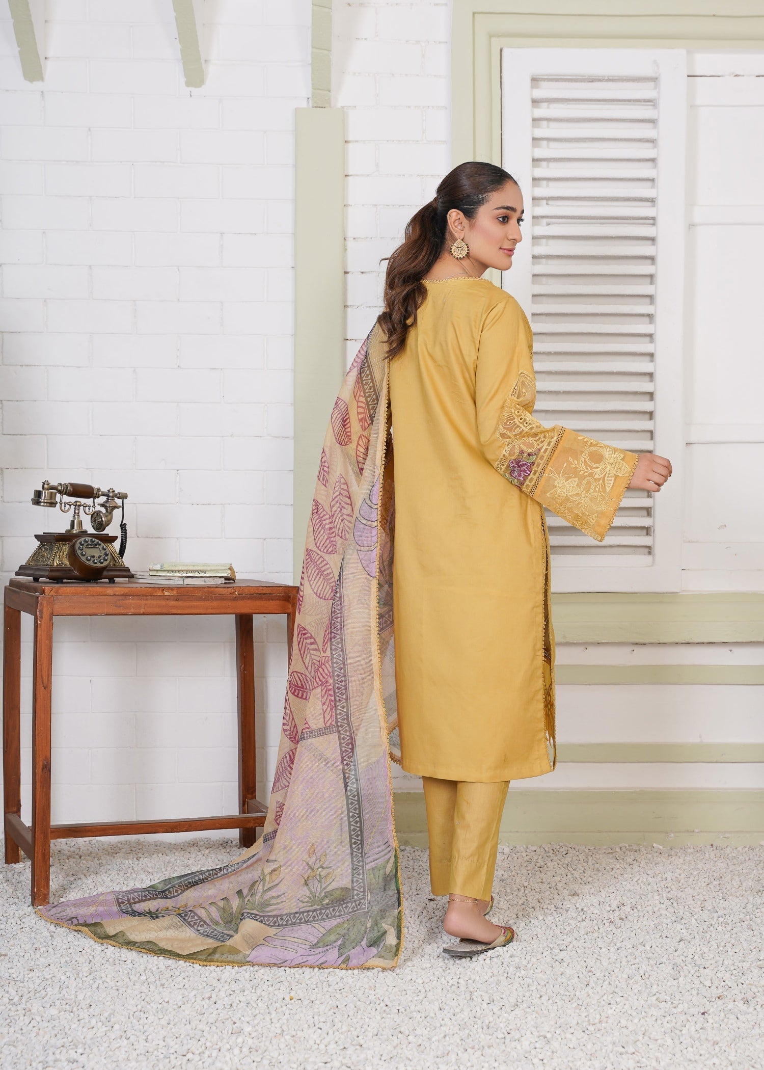Thread & Weave By Zeplar Ready to Wear Luxury lawn Embroidered – RTWL24204 Women 3pcs