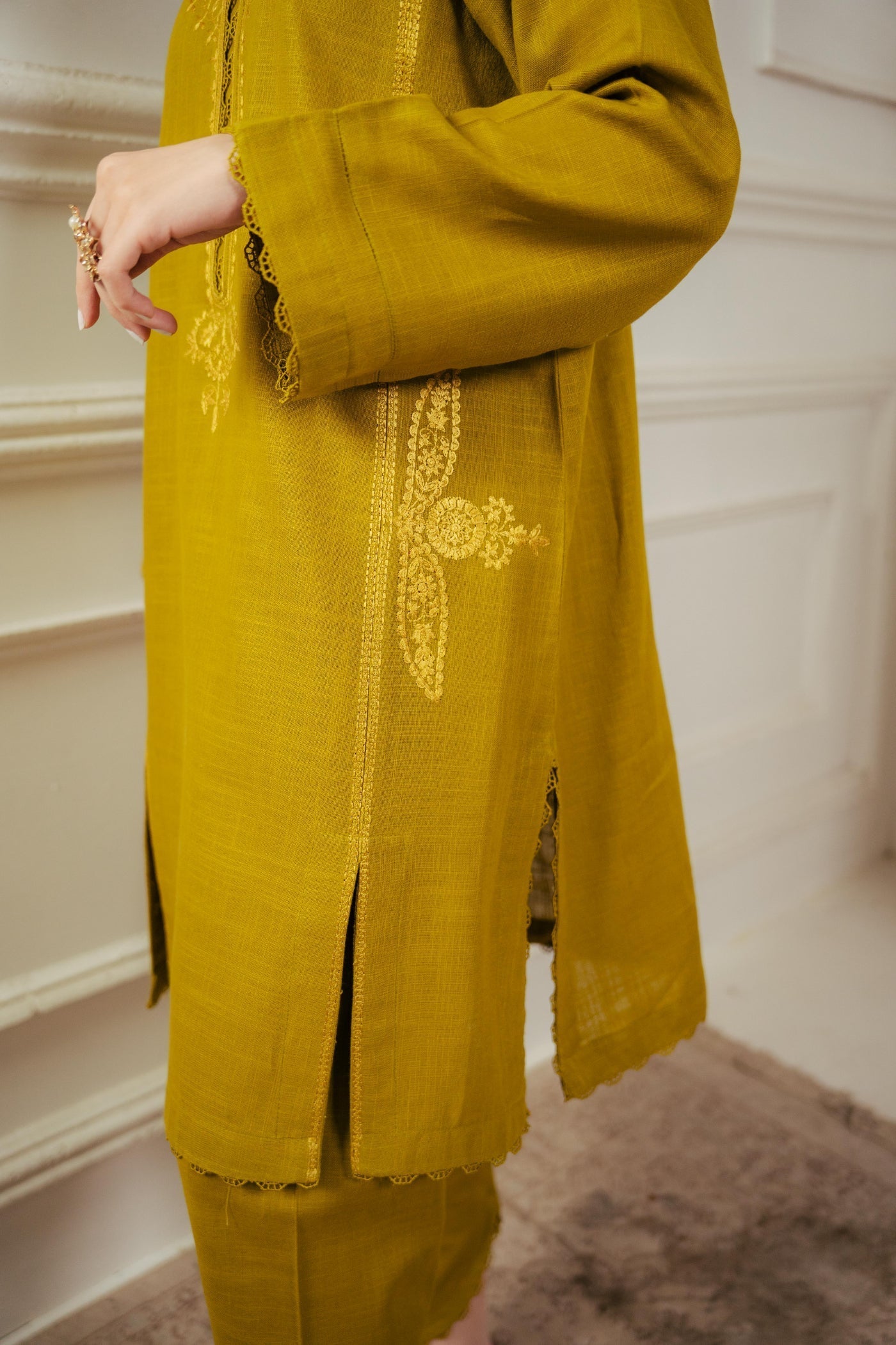 Thread 21 Ember Women 2pcs