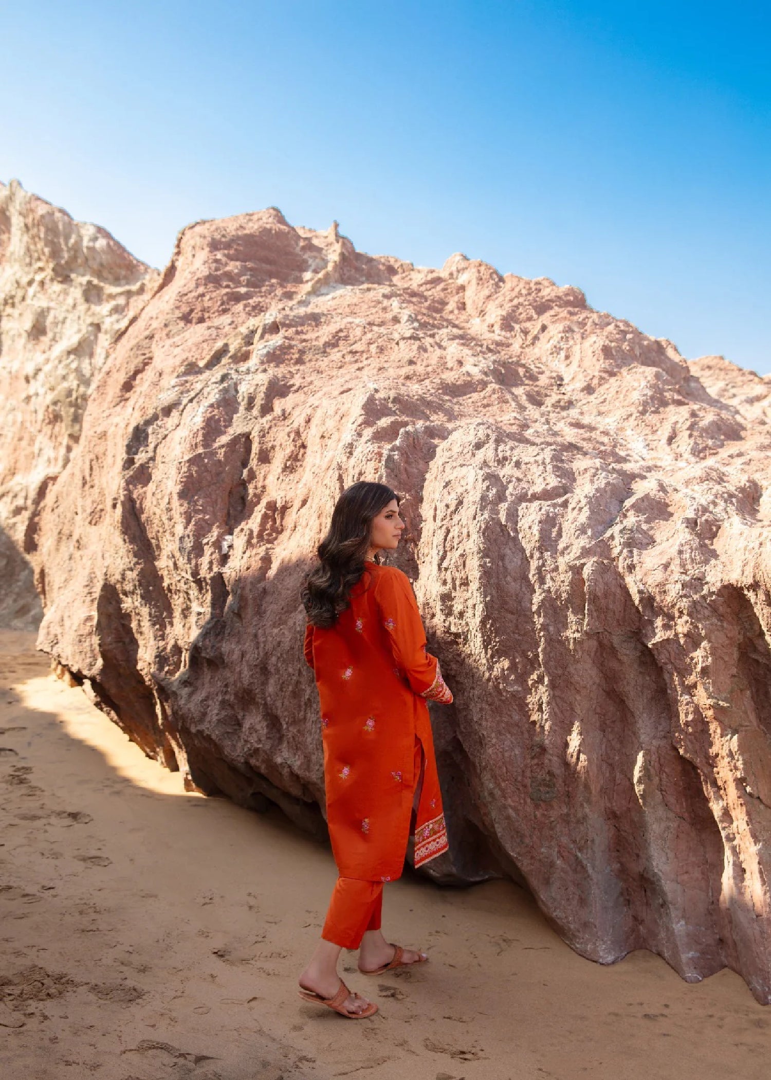 Meeraki Rustic Charm Women 2pcs