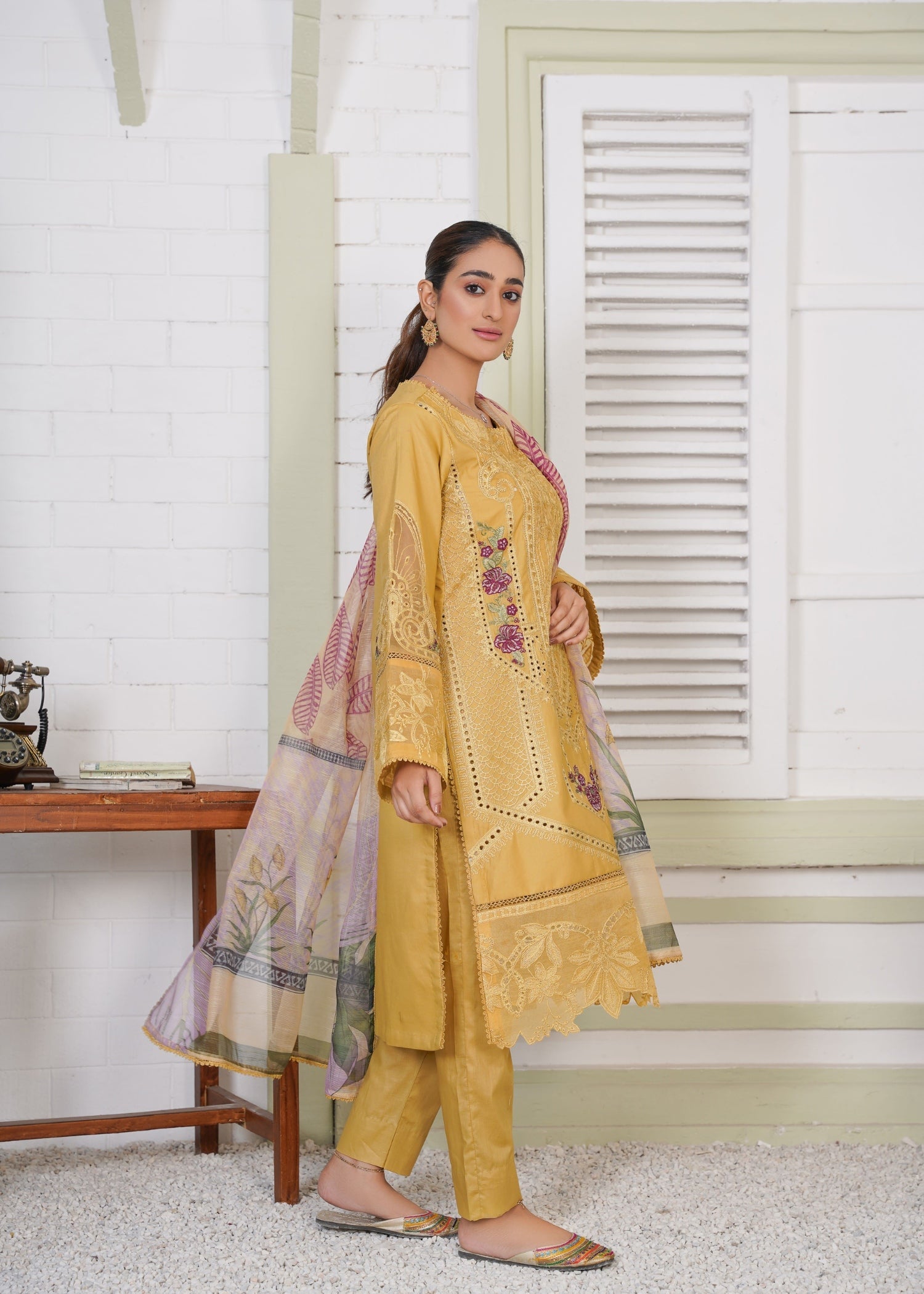 Thread & Weave By Zeplar Ready to Wear Luxury lawn Embroidered – RTWL24204 Women 3pcs