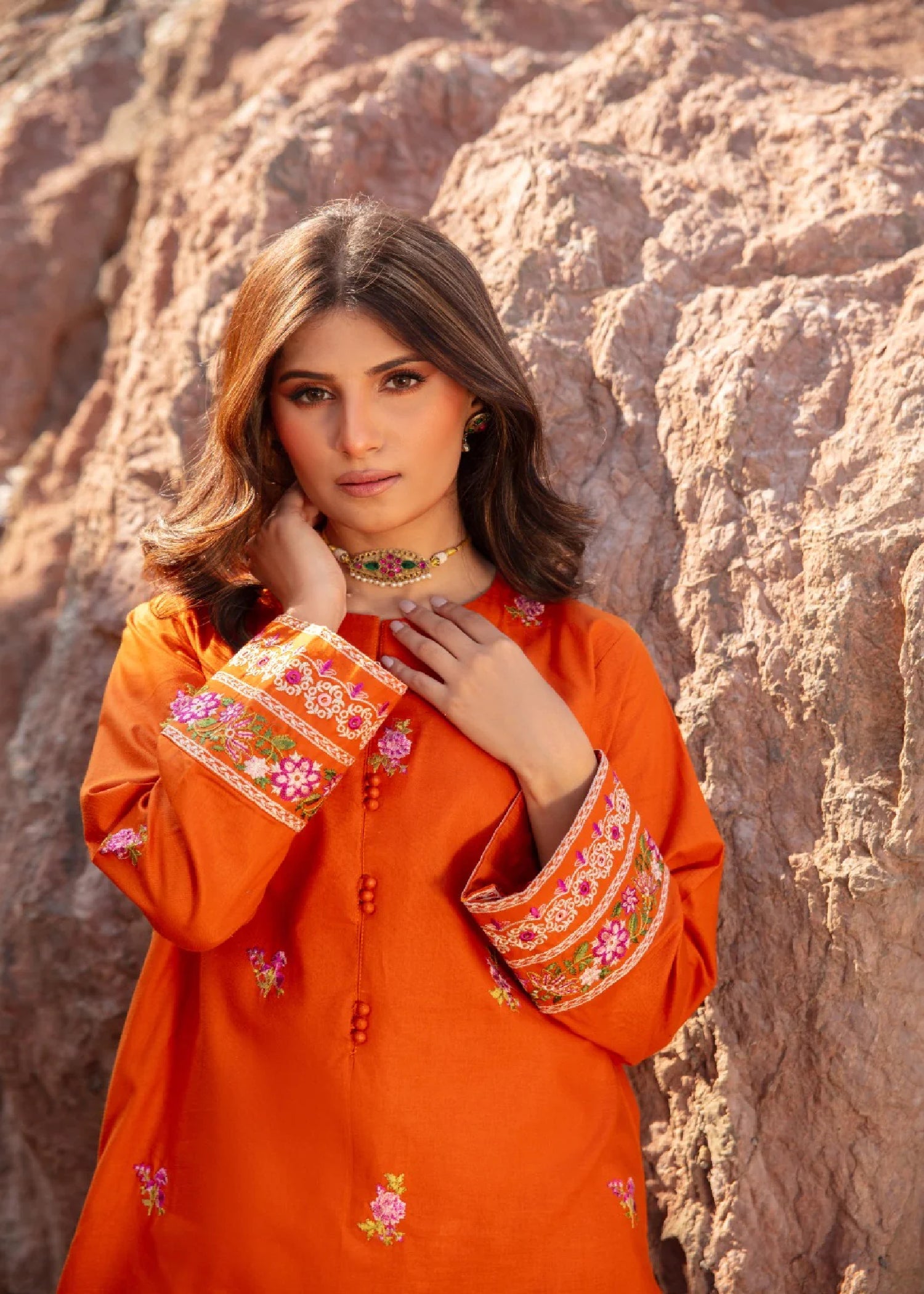 Meeraki Rustic Charm Women 2pcs