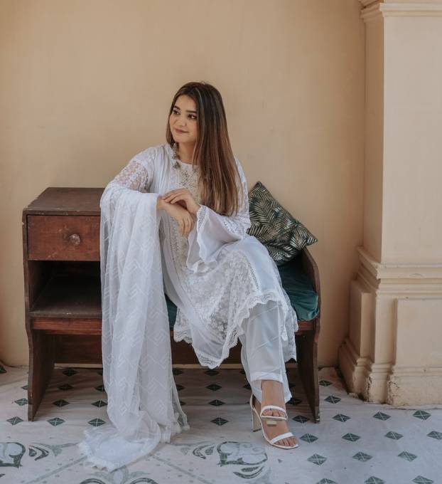 Four Season Boutique White Desert Women 3pcs