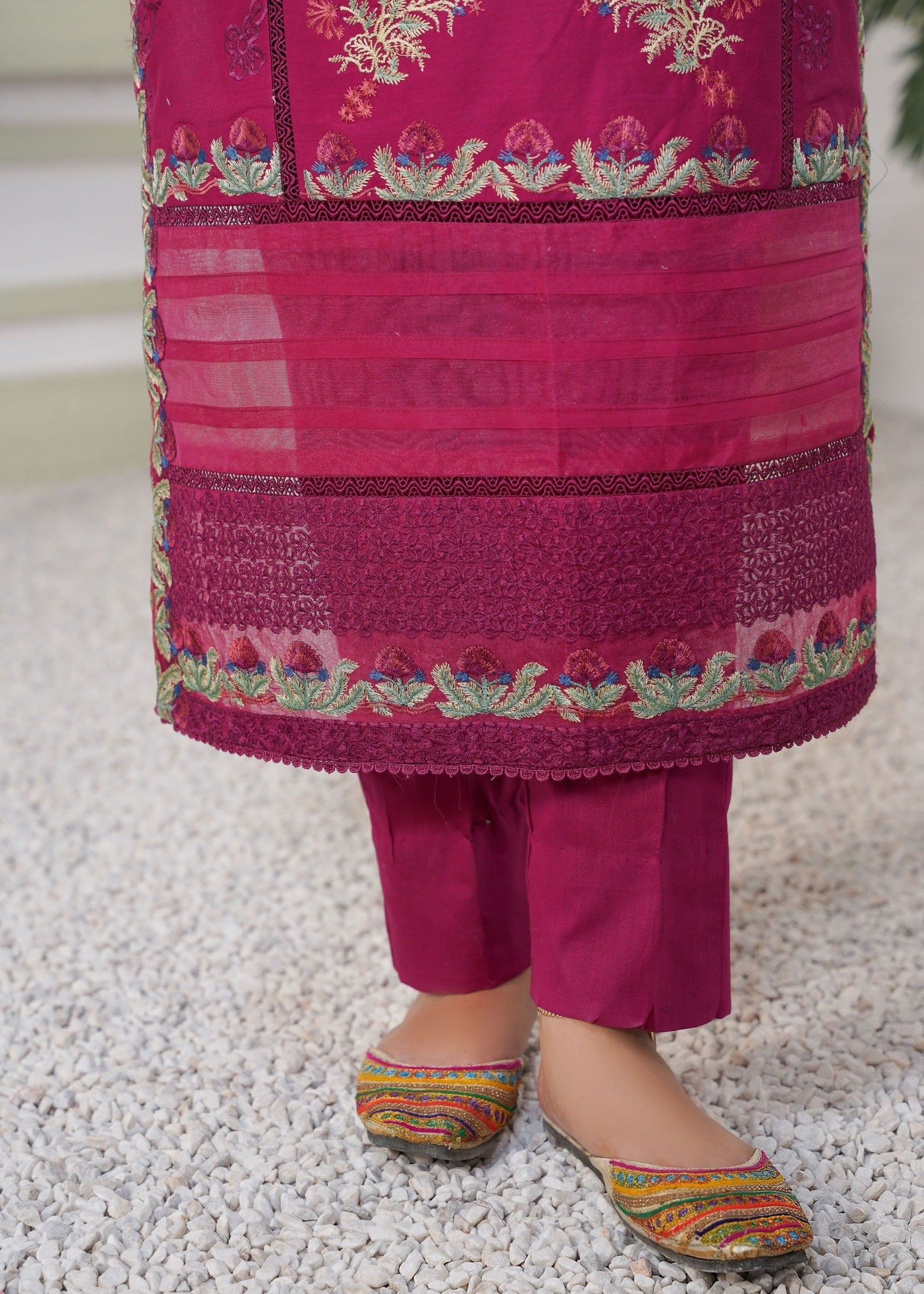 Thread & Weave By Zeplar Ready to Wear Luxury lawn Embroidered – RTWL24206 Women 3pcs