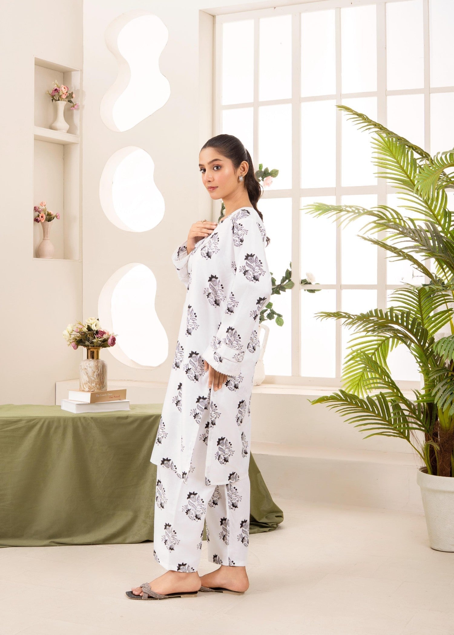 Stylish Collection ZEENAT WHITE Women 2pcs