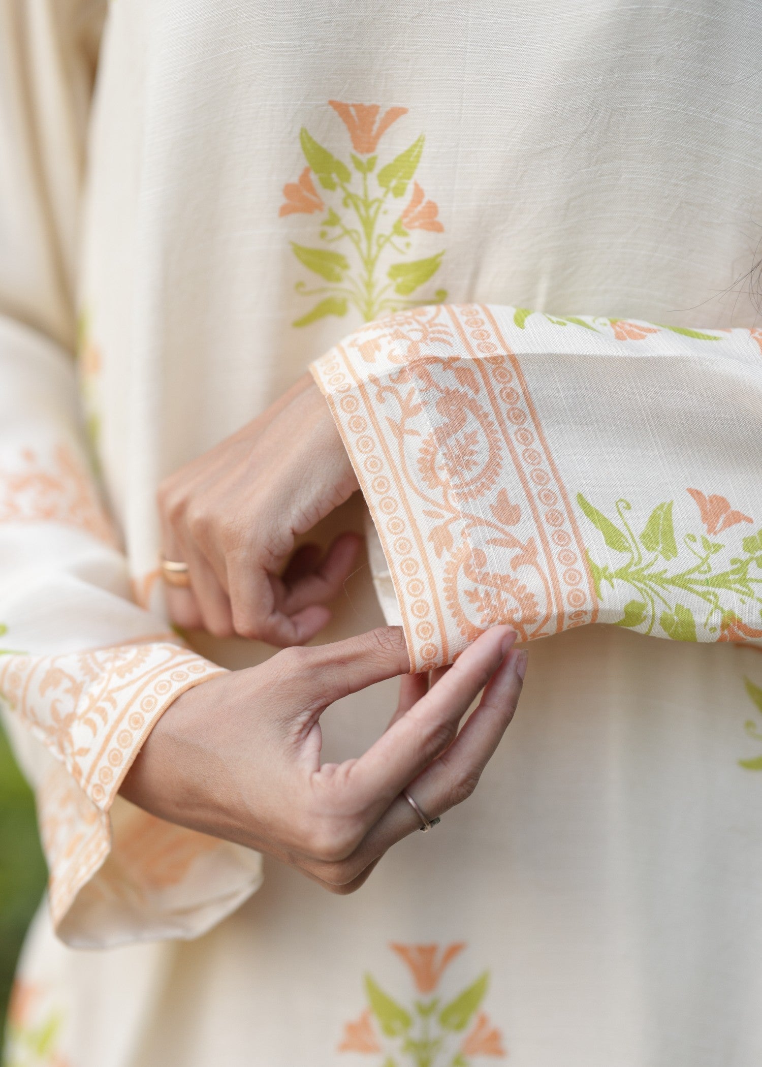 Deedazaib Beige Blossom Women 2pcs