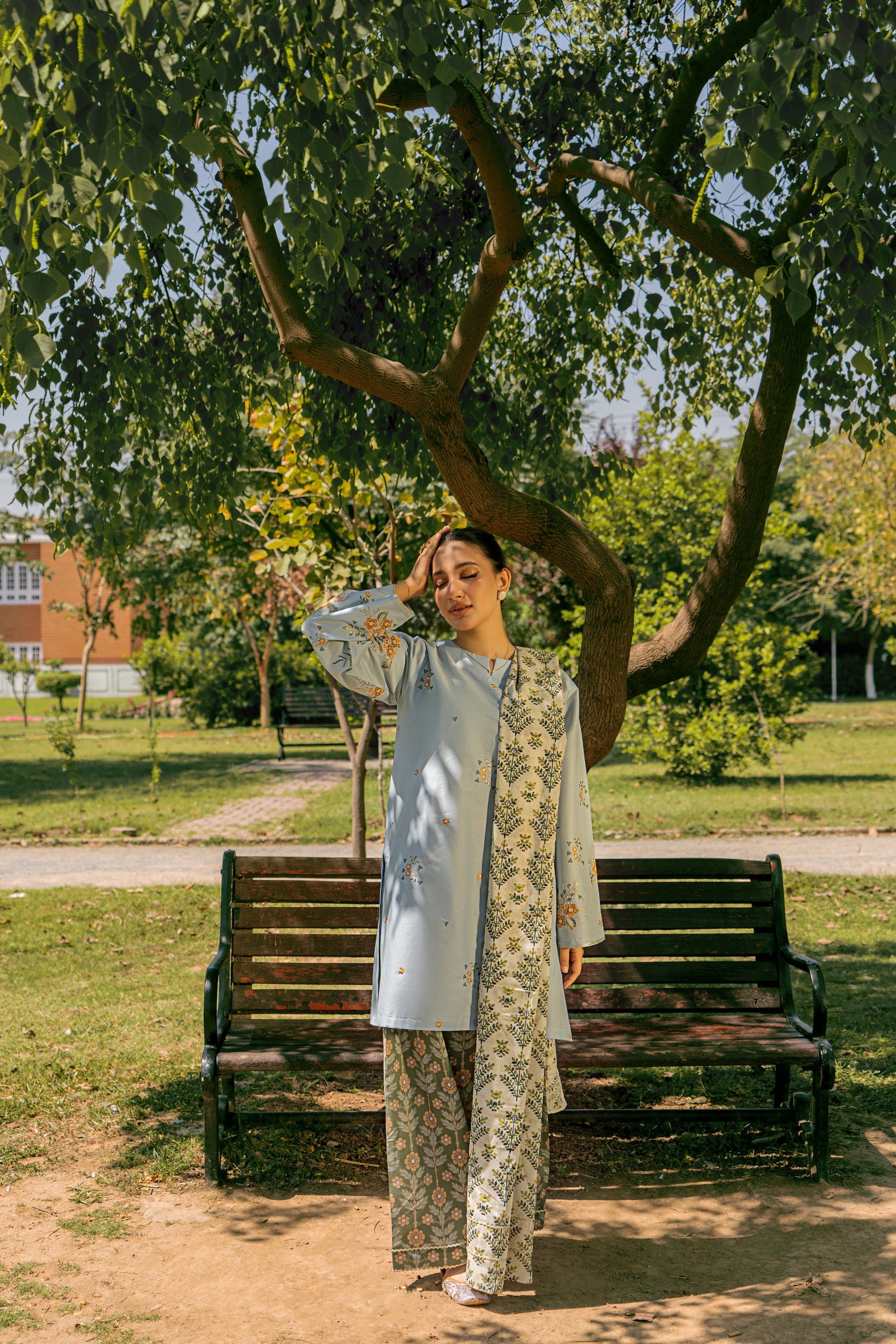 Urge Pret VALENTINA Women