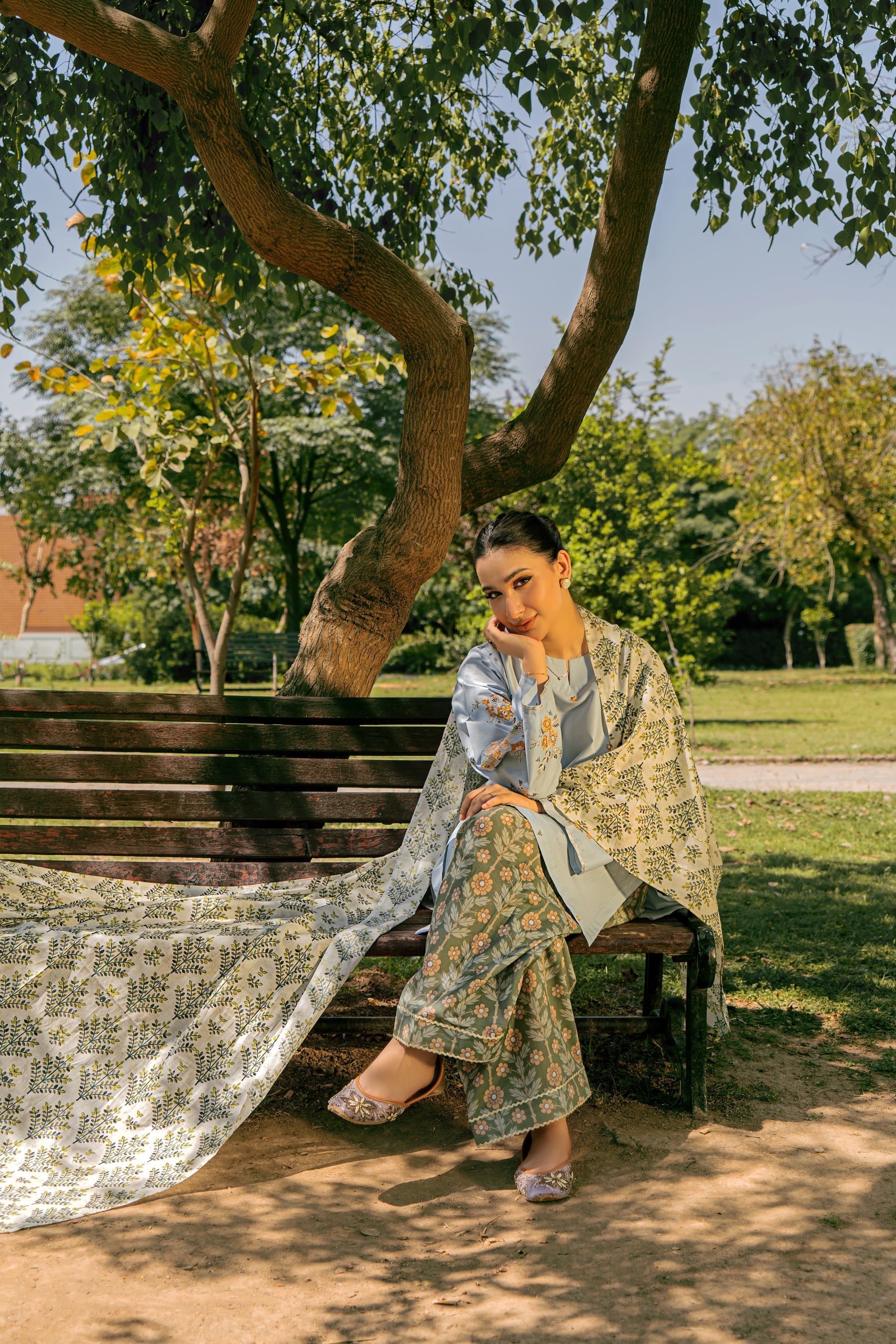 Urge Pret VALENTINA Women