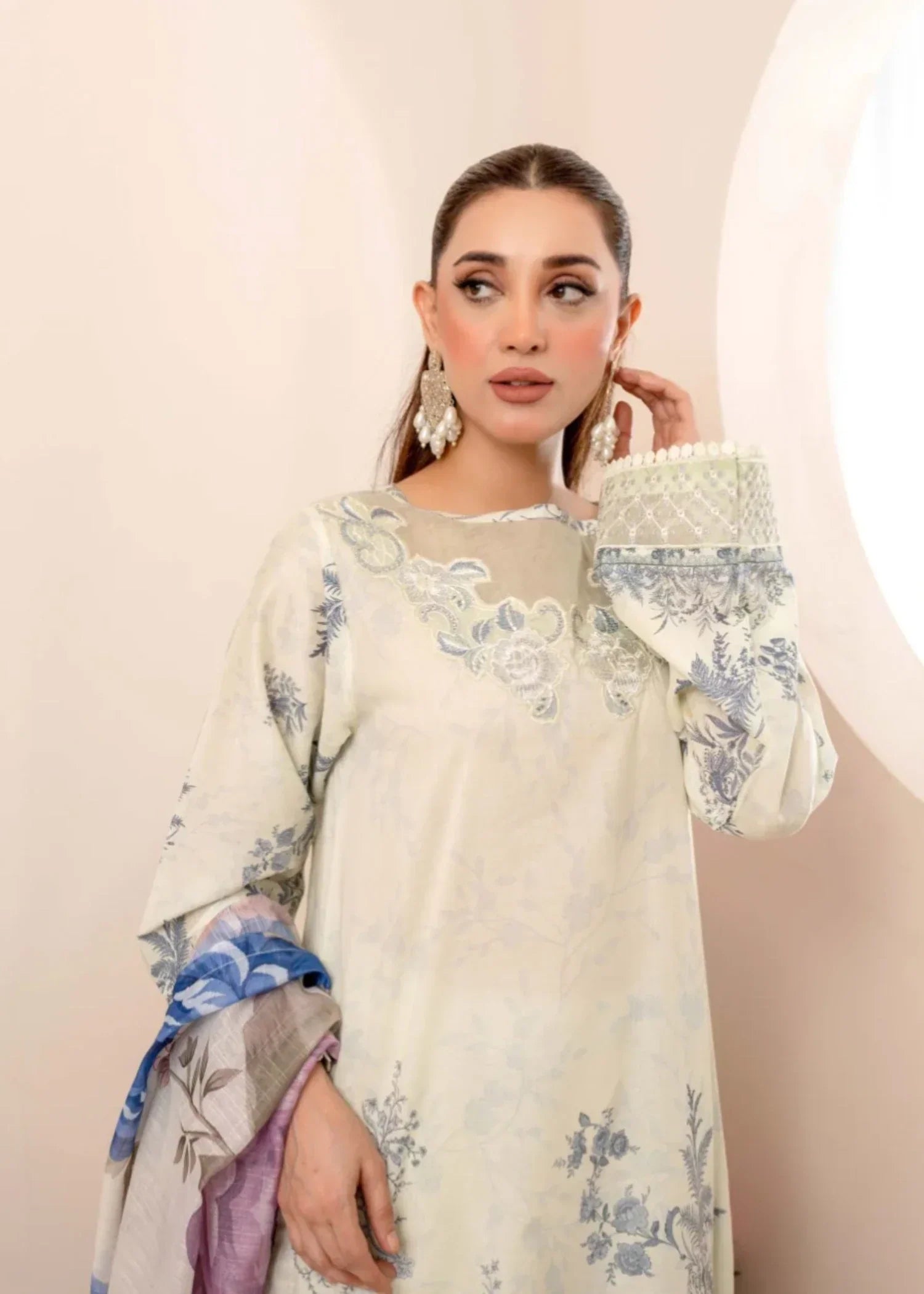 Humna & Momina EMBROIDERED PRINTED LAWN SUIT (chalk) Women 3pcs