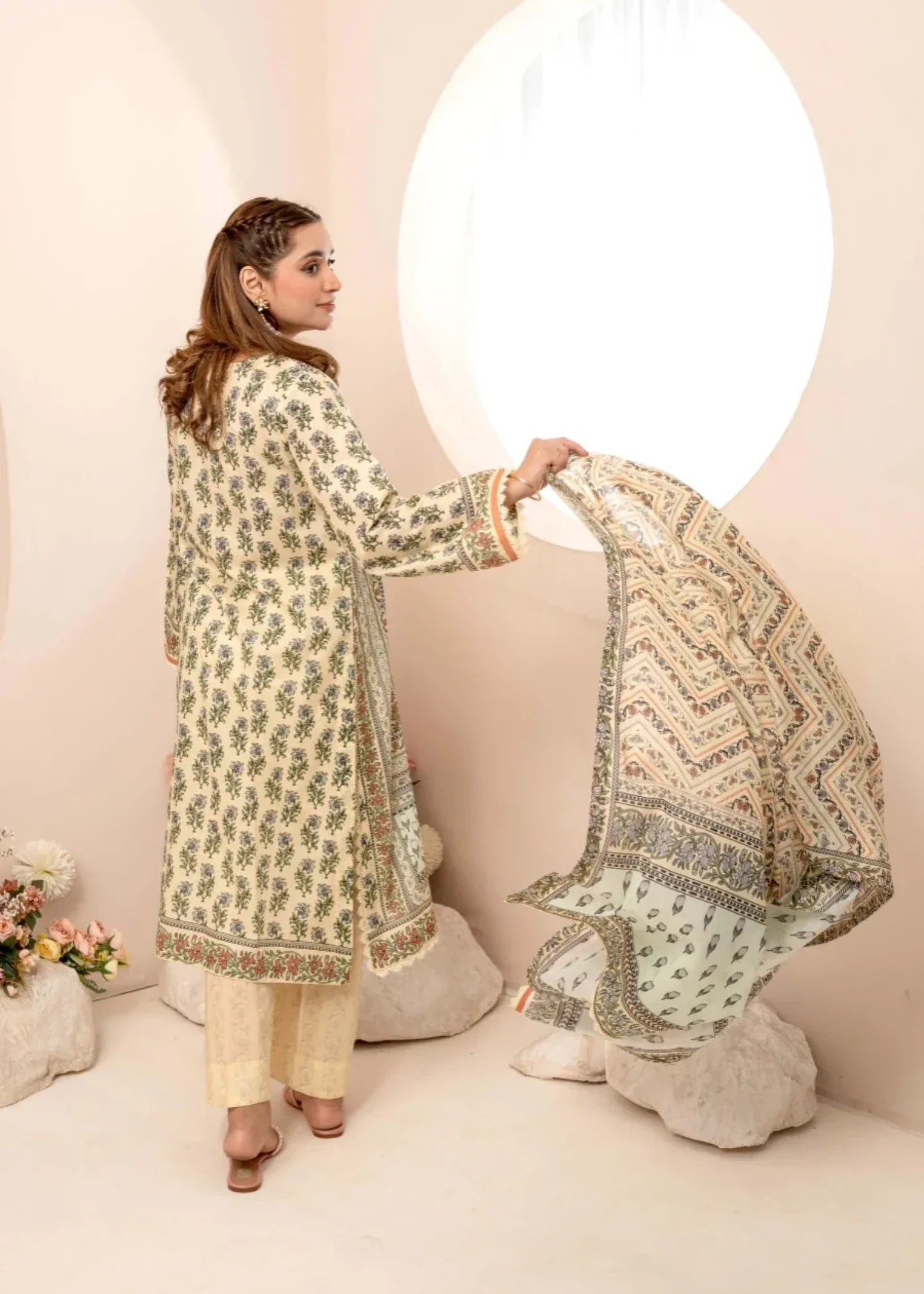 Humna & Momina EMBROIDERED PRINTED LAWN SUIT ( Blonde) Women 3pcs