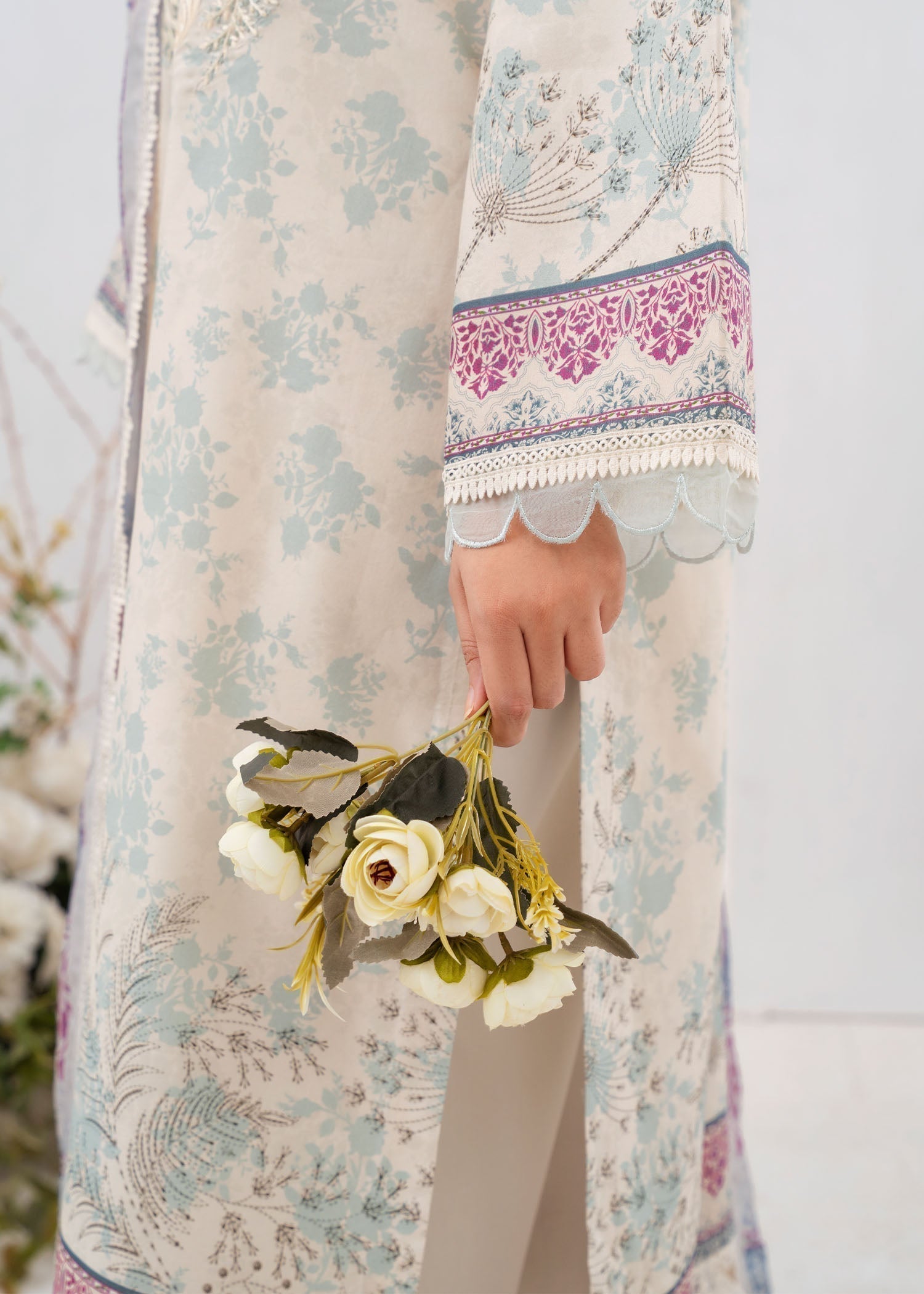 Chandan Nagri Azure Ivory Women 3pcs