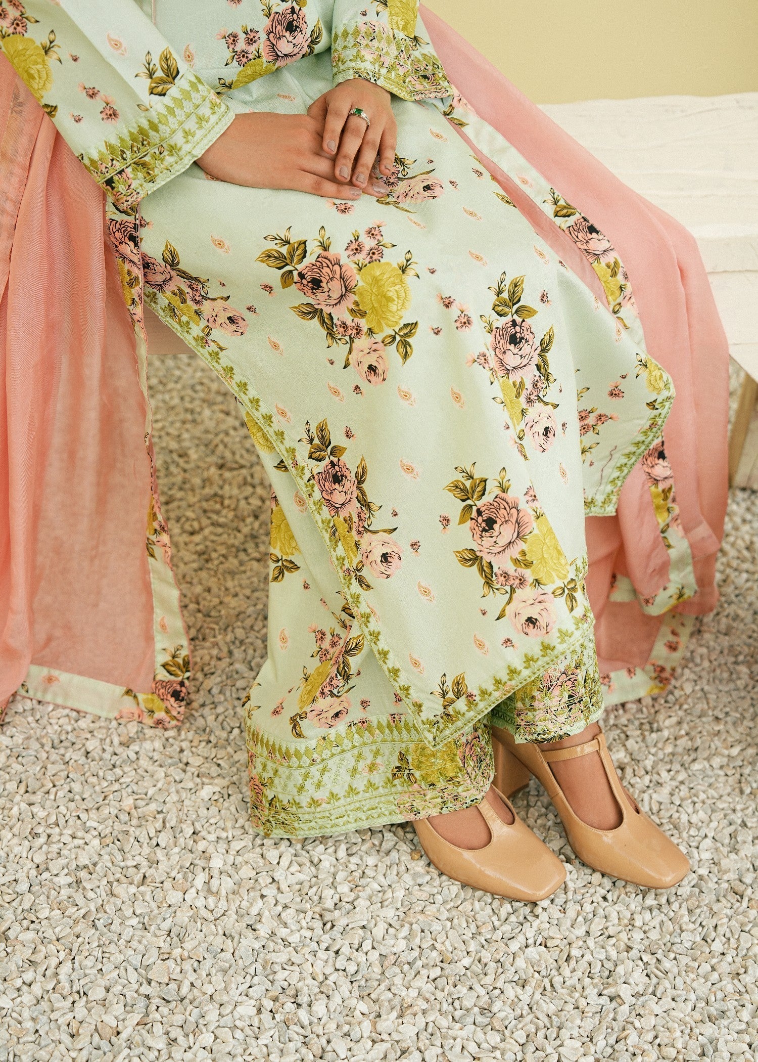 Mannat Petals Women 2pcs