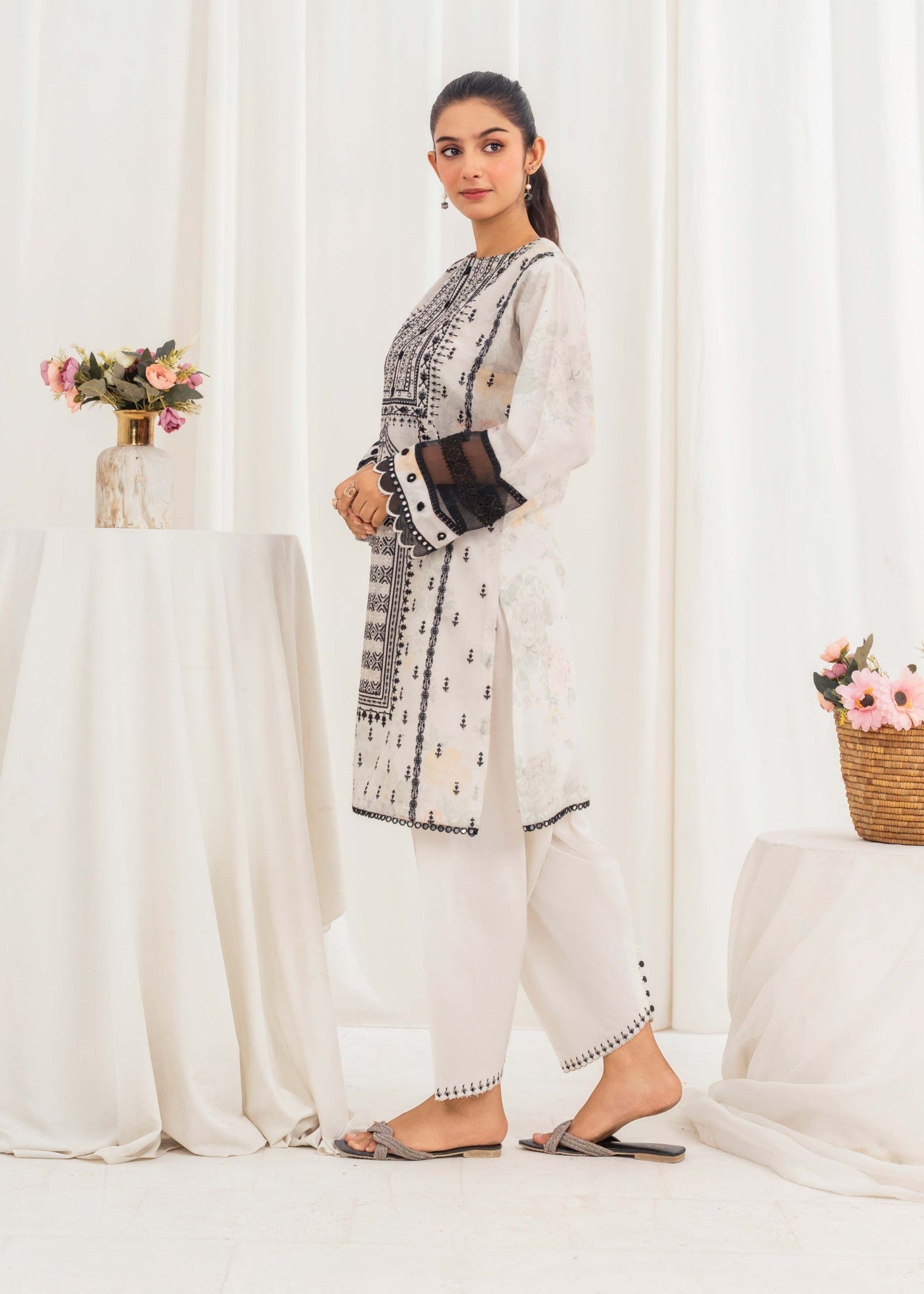 Aayra AY1851 Ivory Noir Women 2pcs