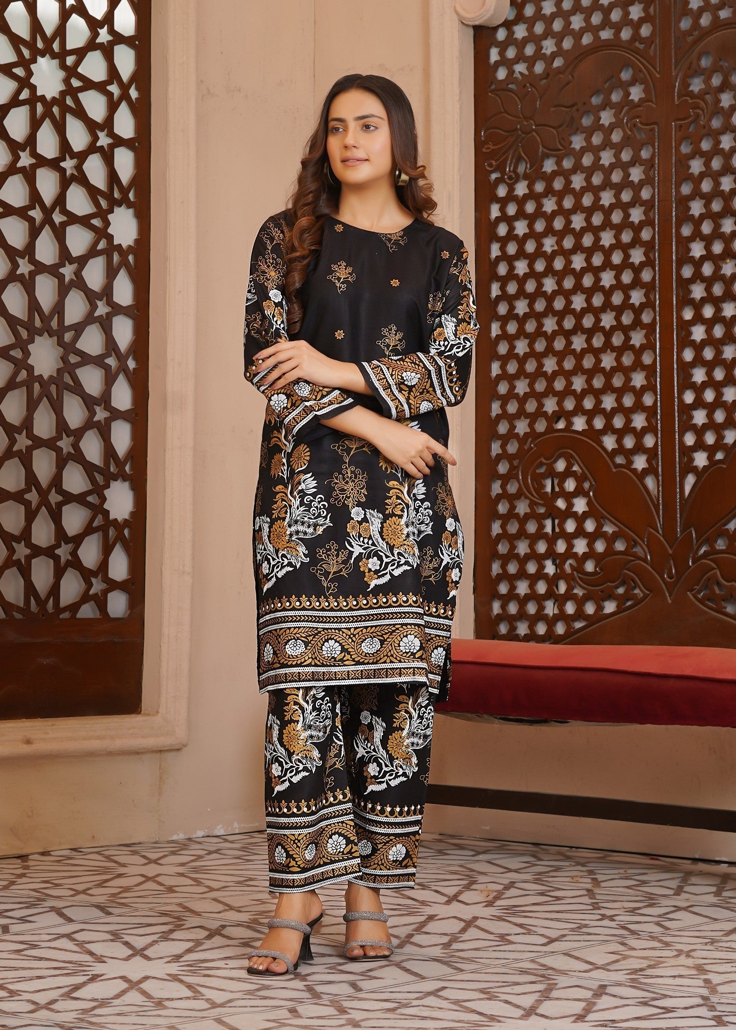 Hamna Kalim rosin black two piece Women 2pcs