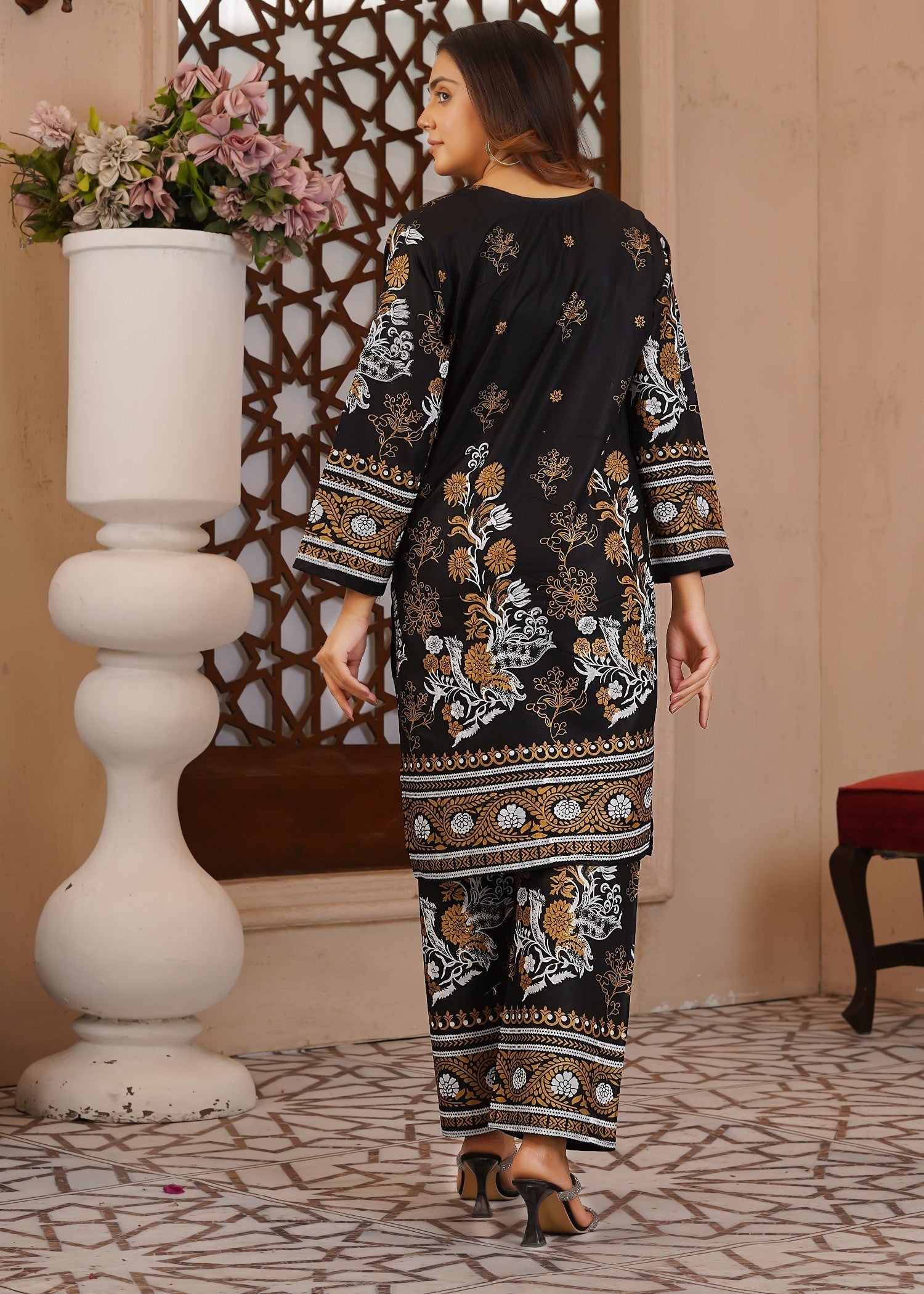 Hamna Kalim rosin black two piece Women 2pcs