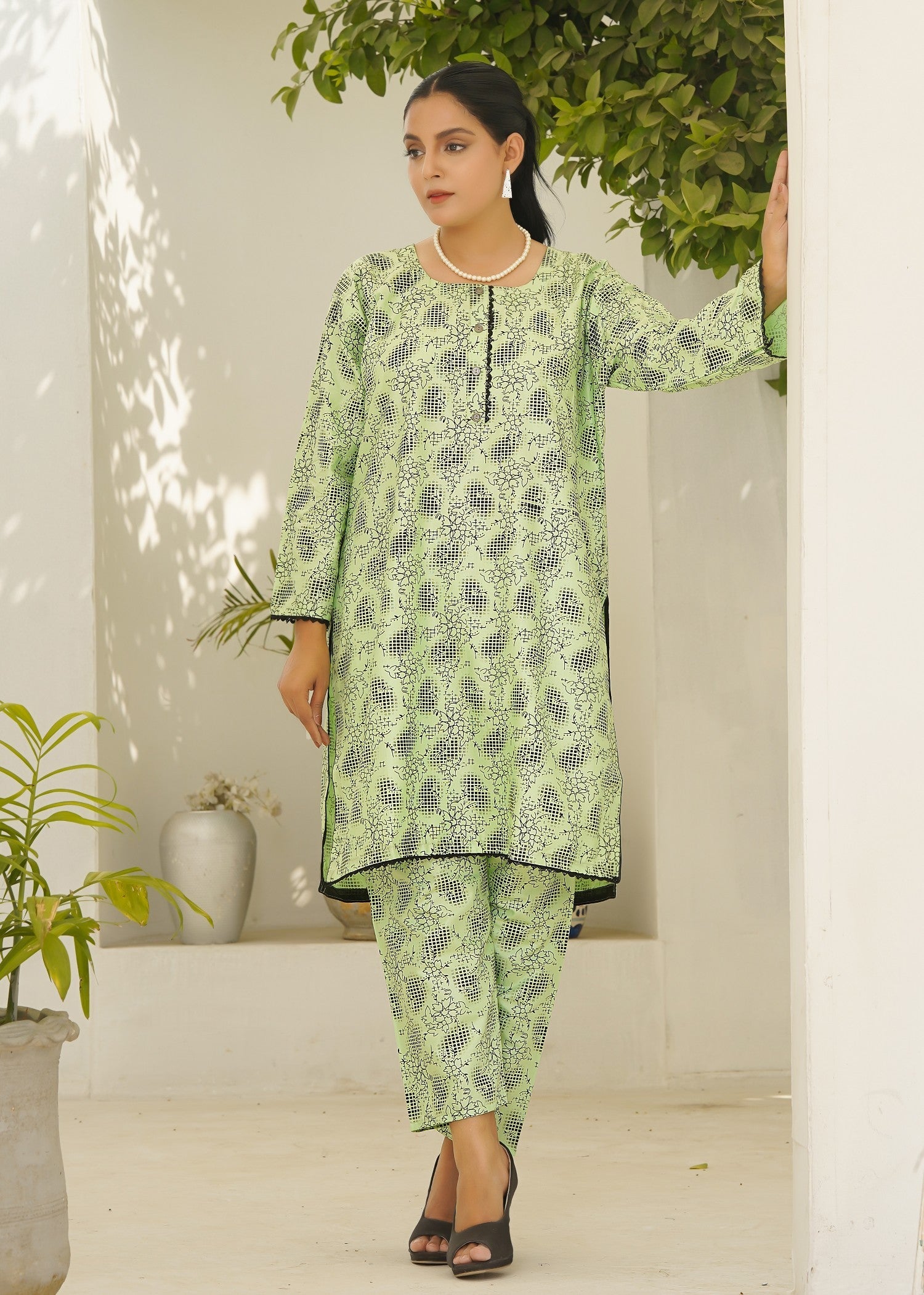 Hamna Kalim floral pista two piece Women 2pcs